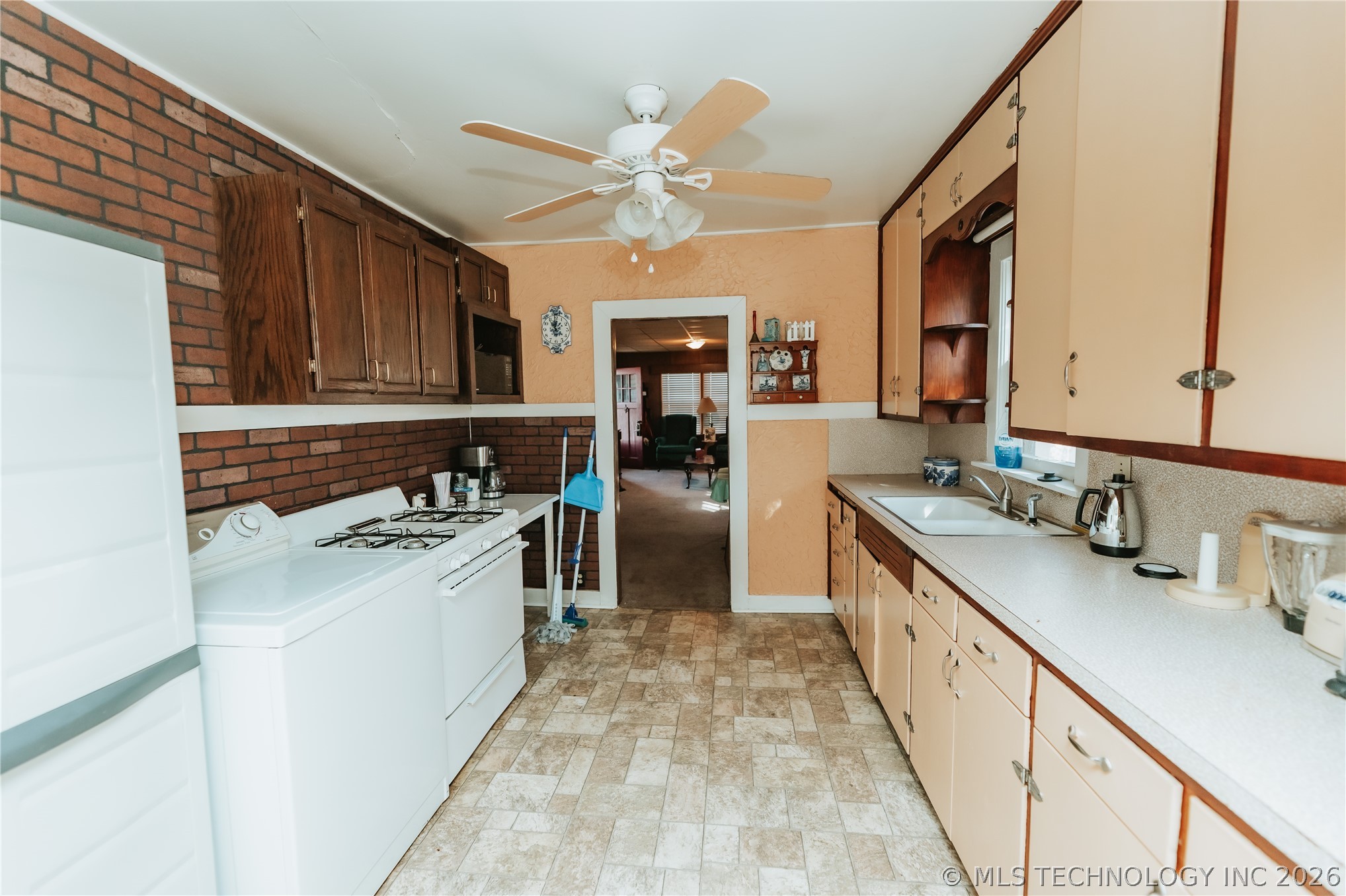 704 E Caddo Street Property Photo 5