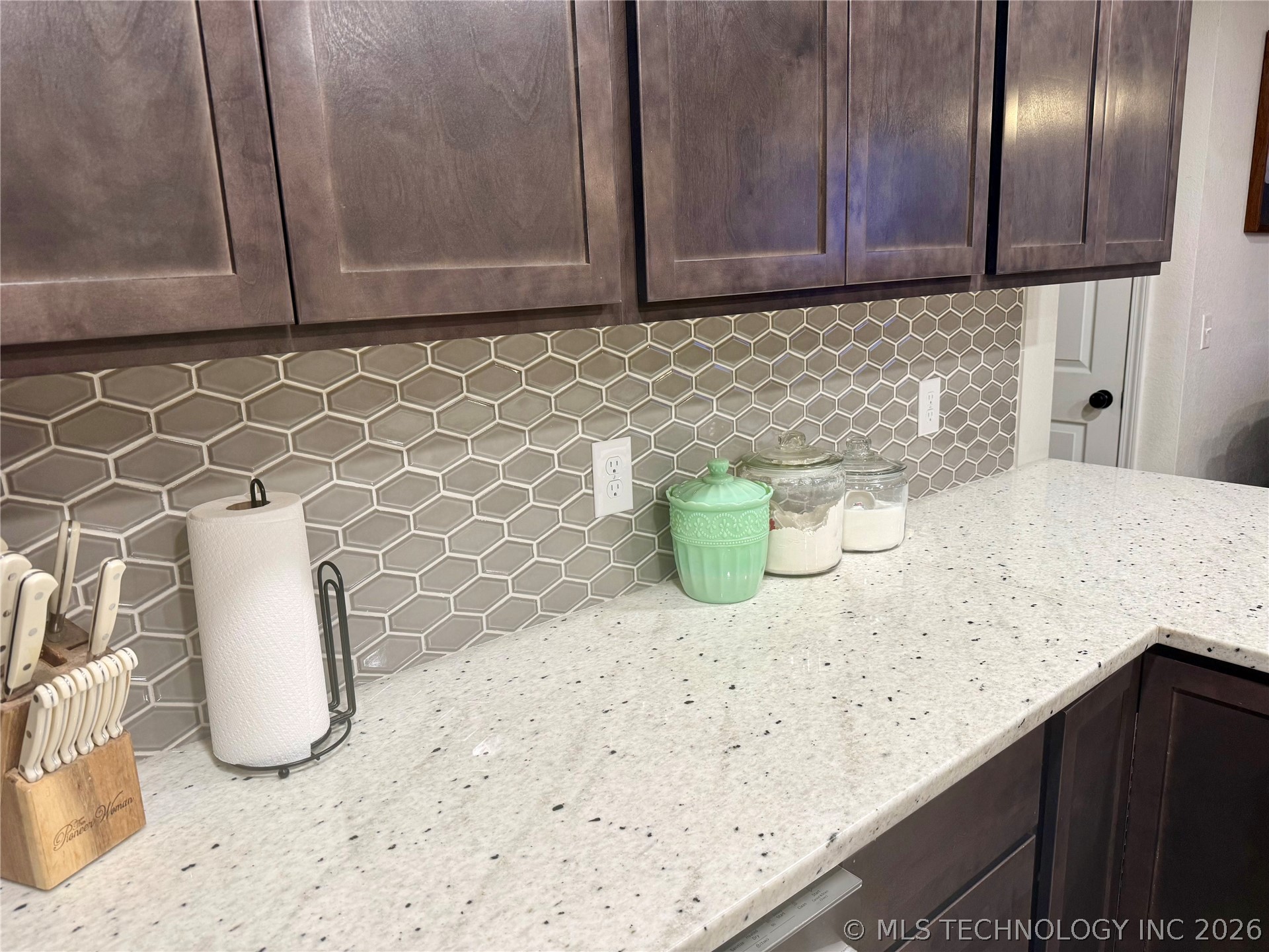 989 Sequoyah Drive Property Photo 14