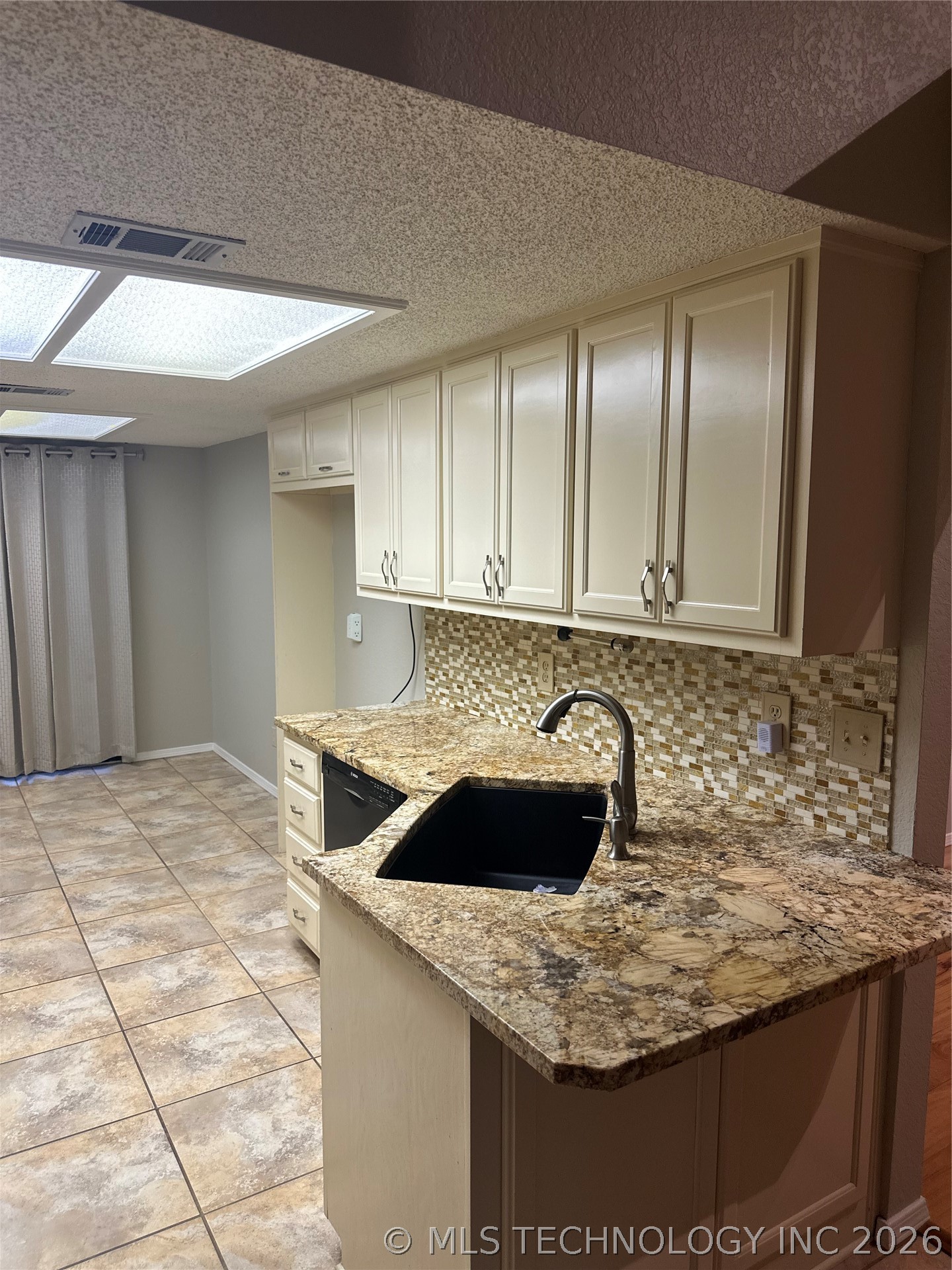 1505 S Cypress Avenue Property Photo 4