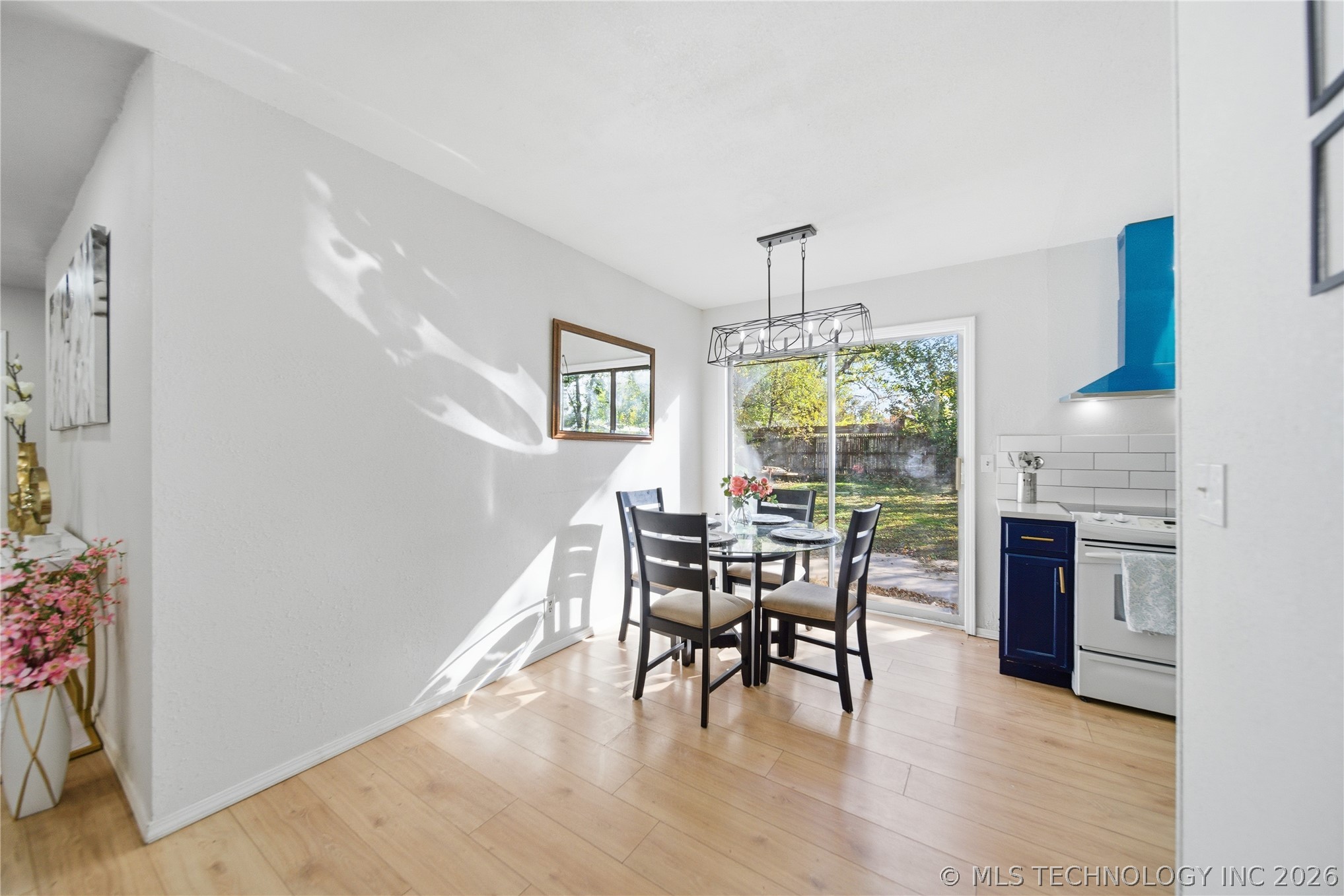 12520 E 25th Street Property Photo 9