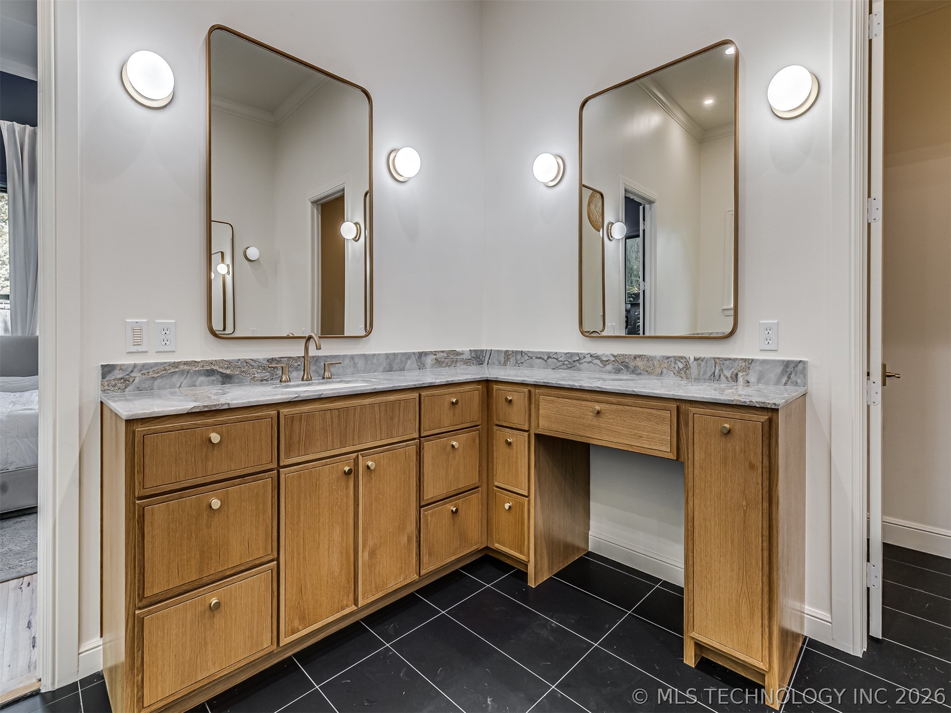 1714 E 35th Street Property Photo 29
