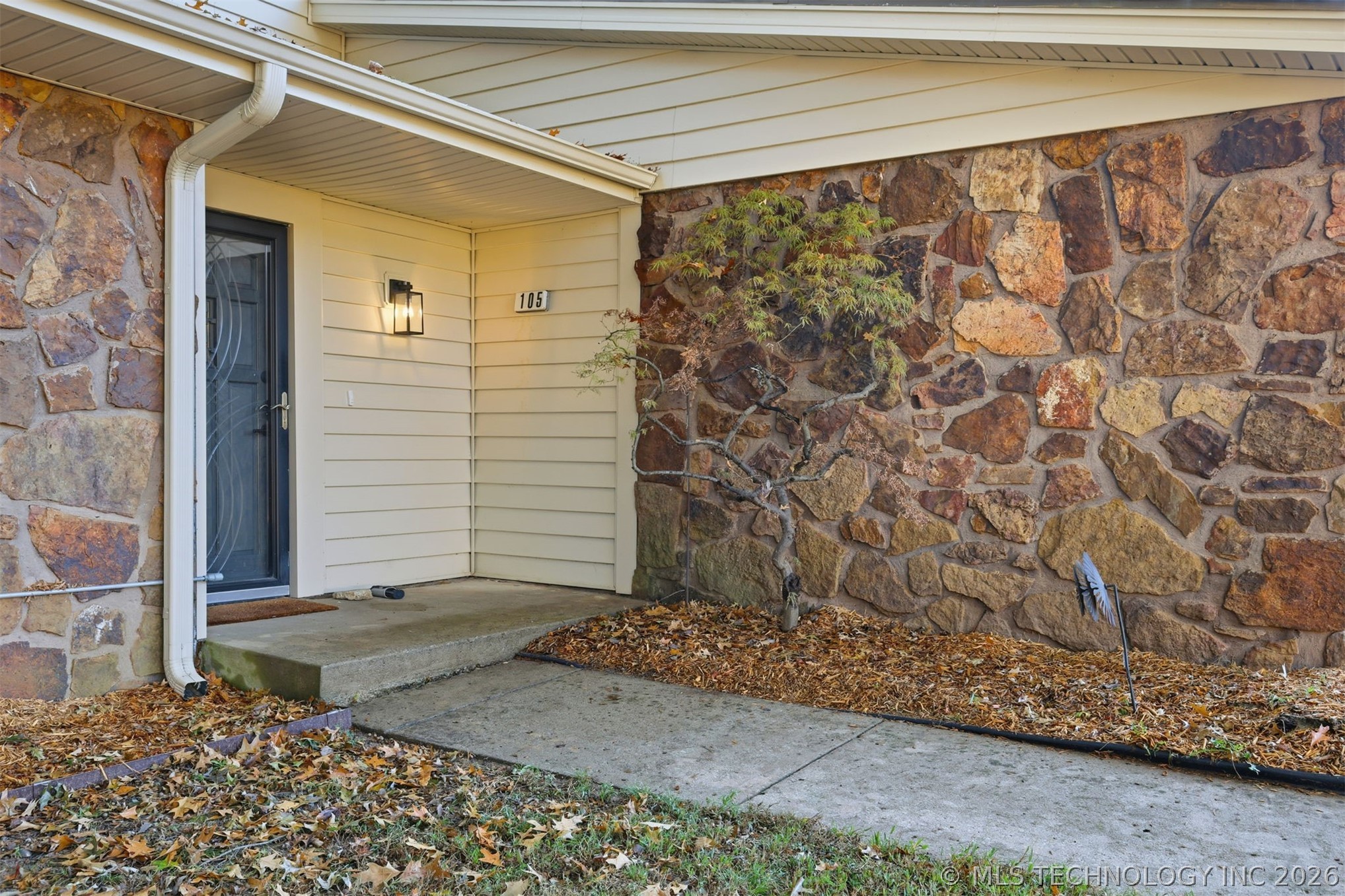 105 W Yuma Court Property Photo 4