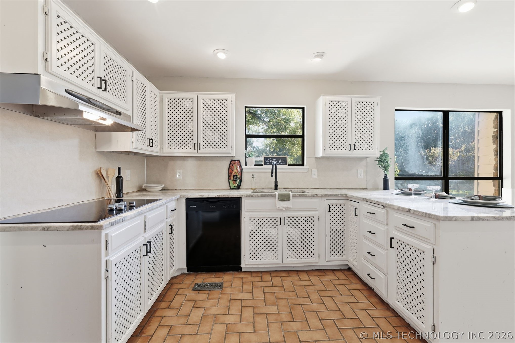 105 W Yuma Court Property Photo 9