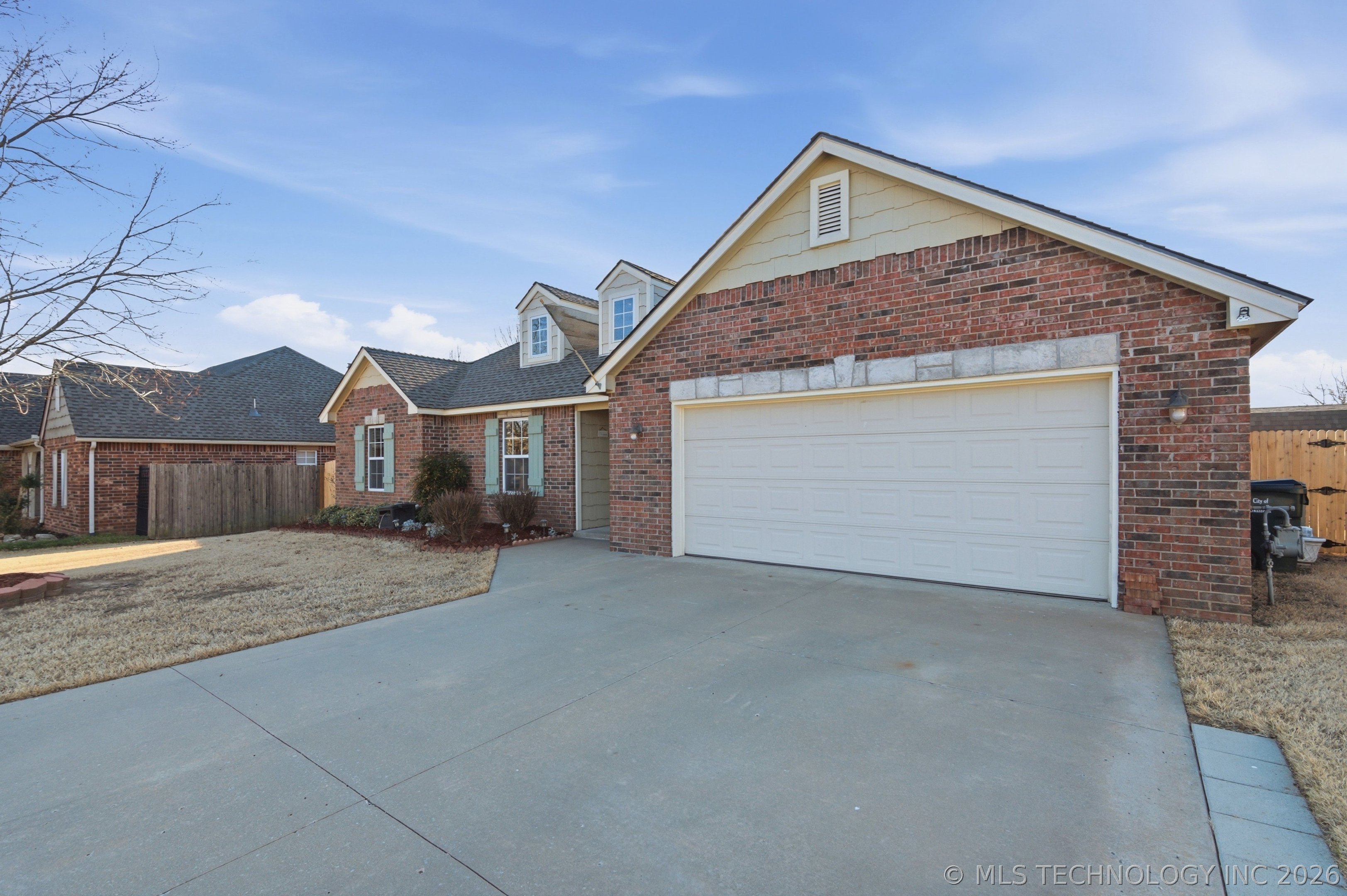 2108 S Javine Court Property Photo 2