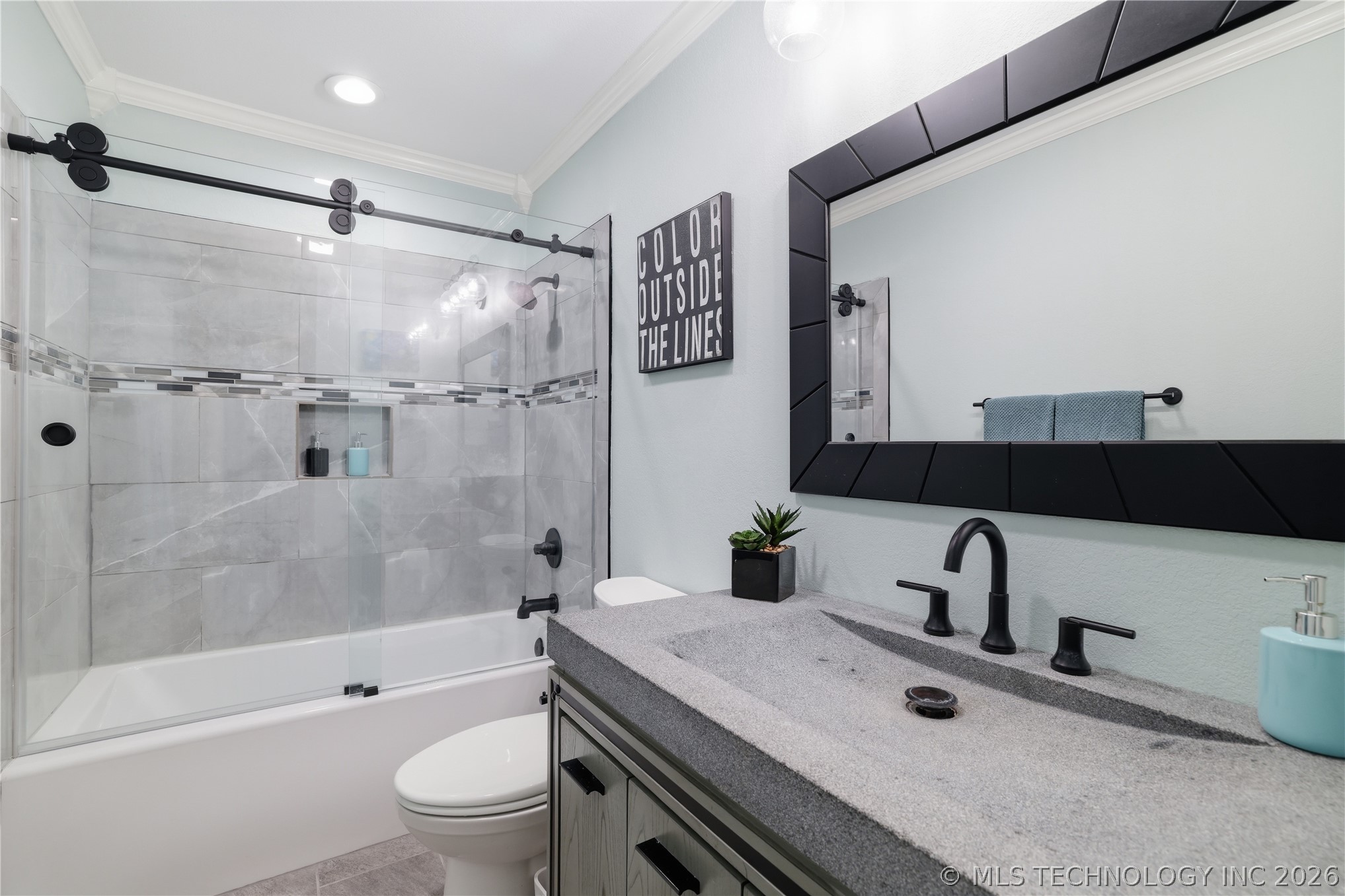 2417 N Country Club Property Photo 26