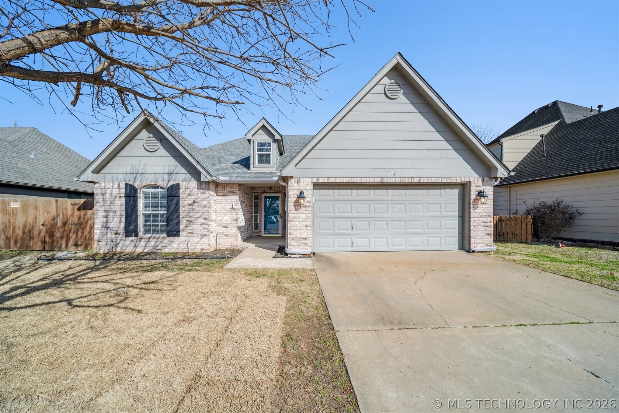 104 E Kansas Street Property Photo 1