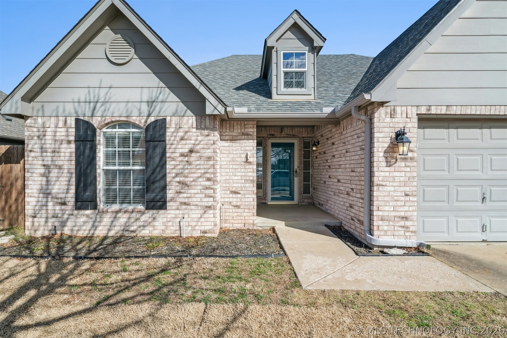104 E Kansas Street Property Photo 2