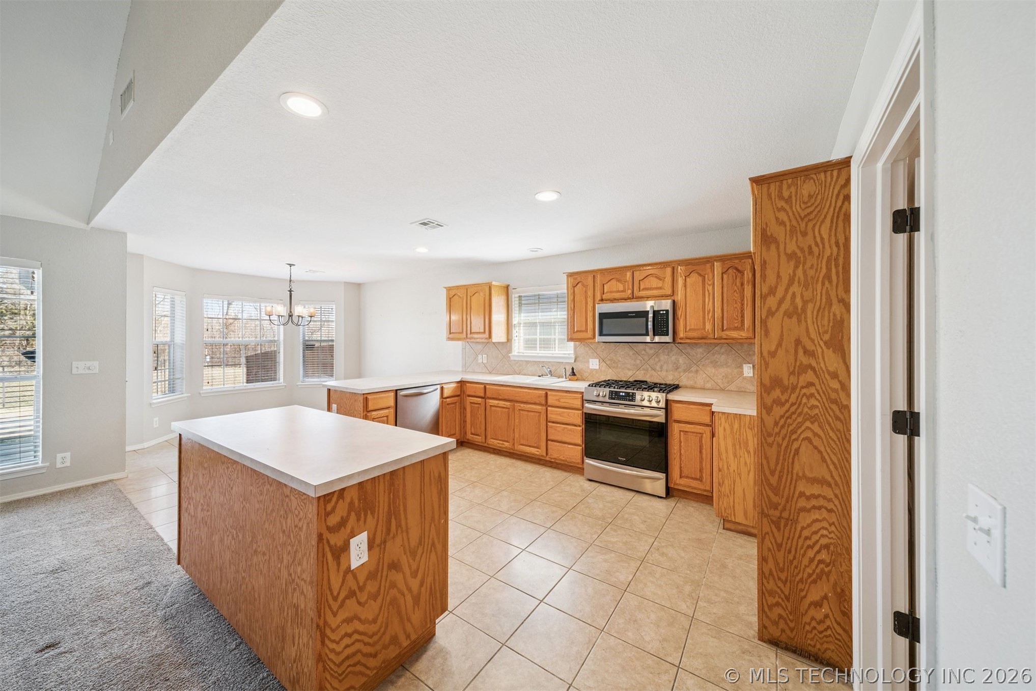 104 E Kansas Street Property Photo 8