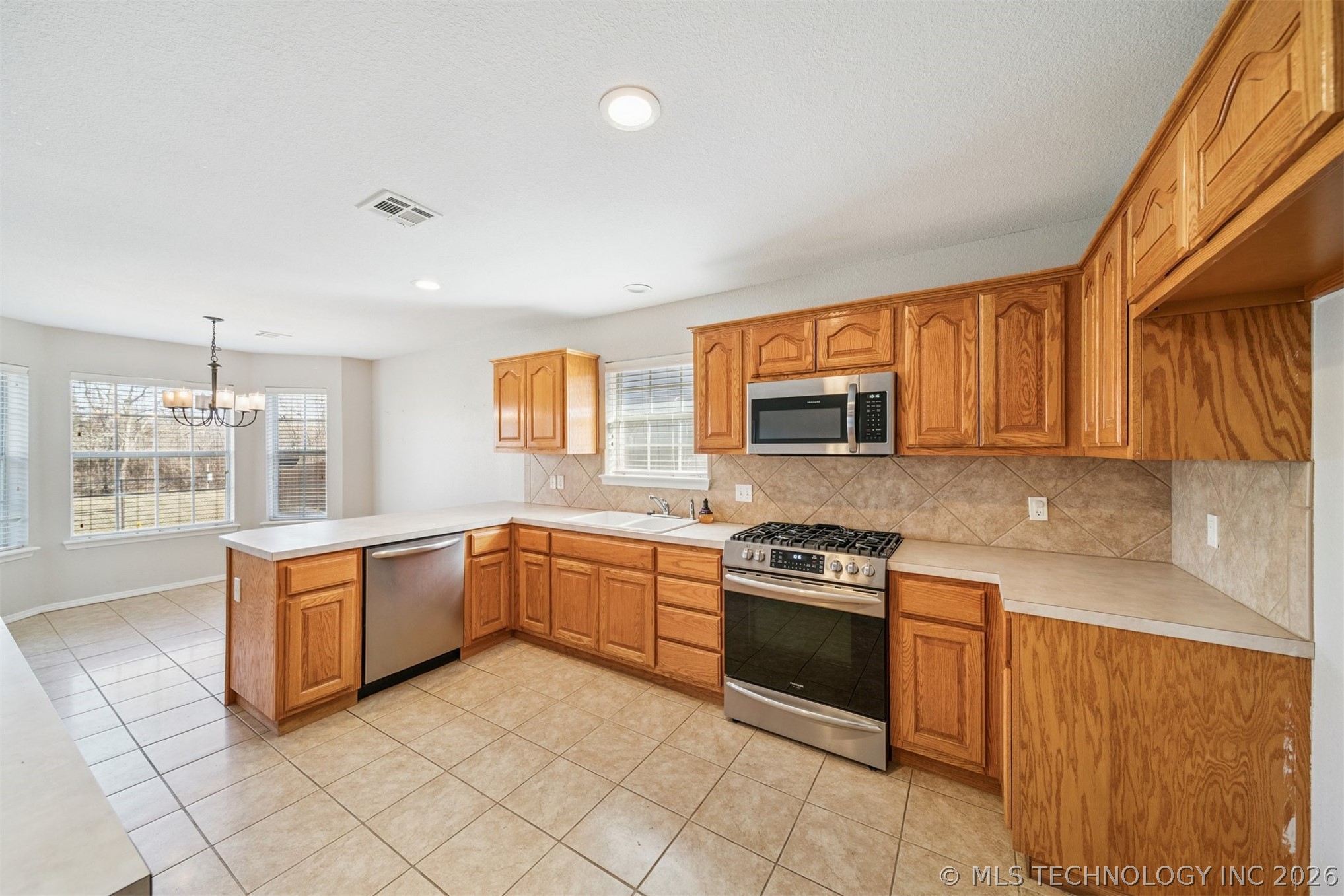 104 E Kansas Street Property Photo 9