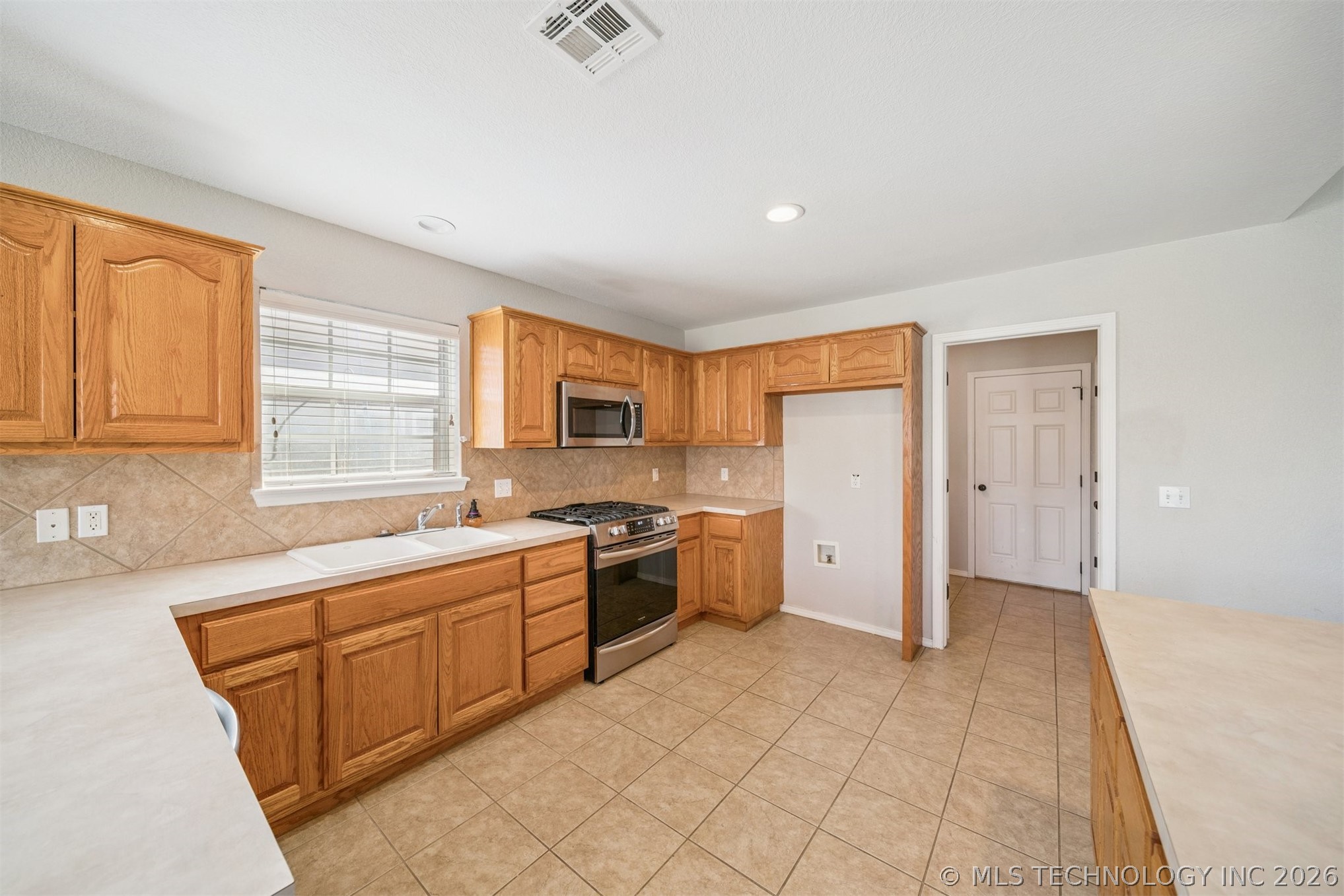 104 E Kansas Street Property Photo 11