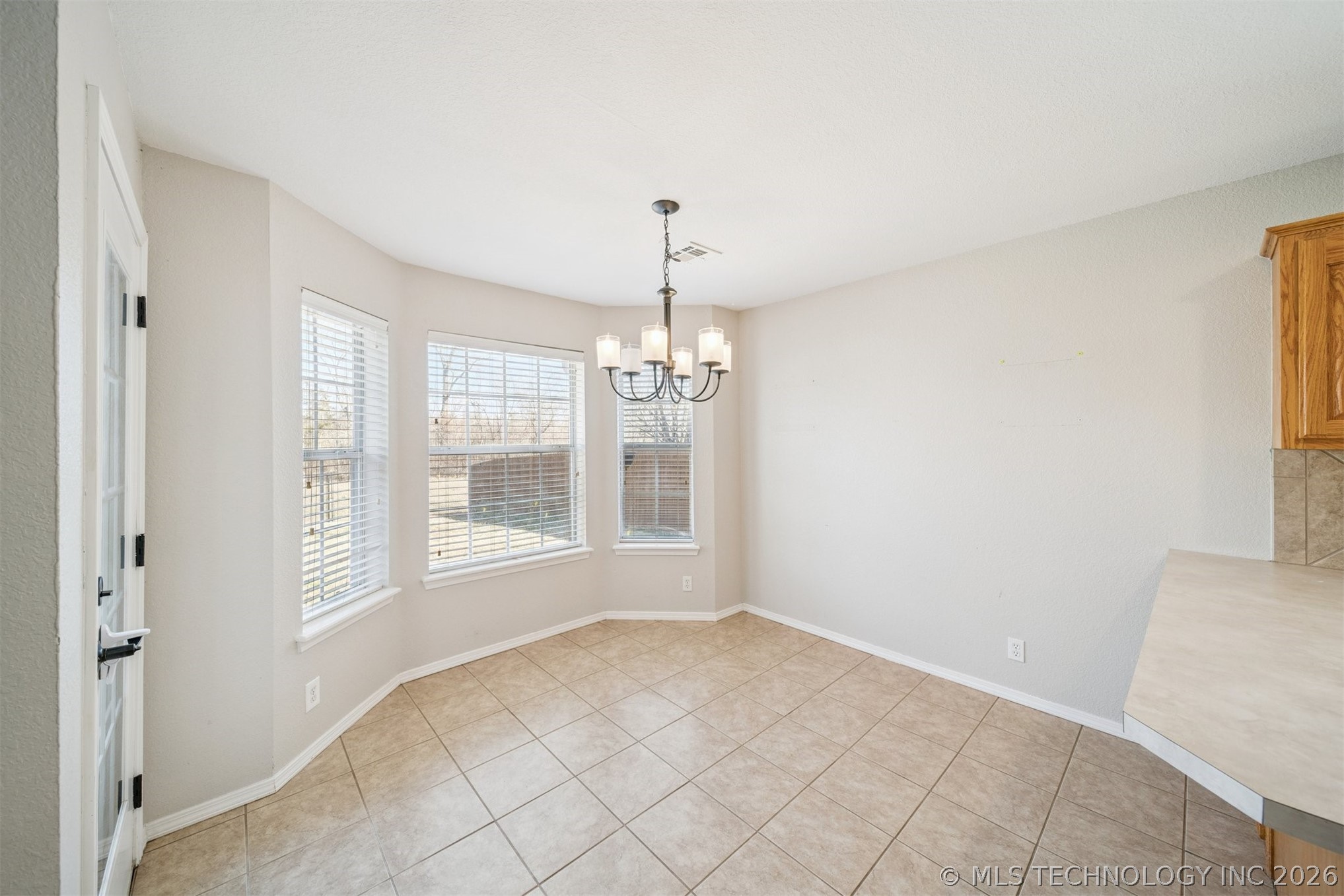 104 E Kansas Street Property Photo 13