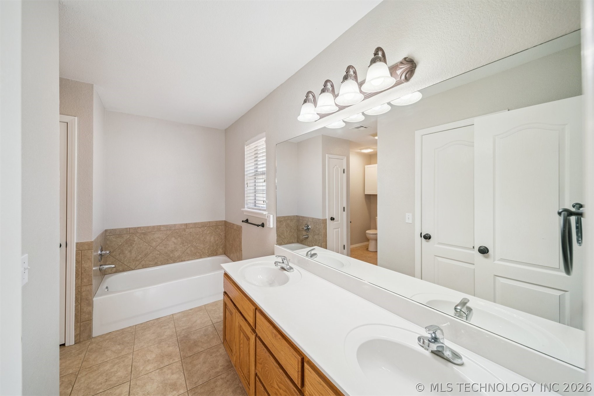 104 E Kansas Street Property Photo 15