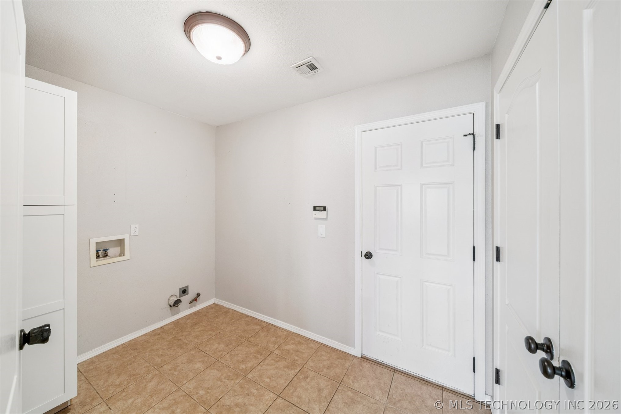 104 E Kansas Street Property Photo 24
