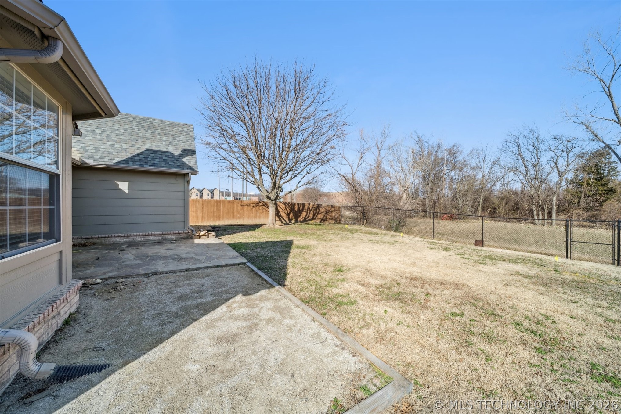 104 E Kansas Street Property Photo 27