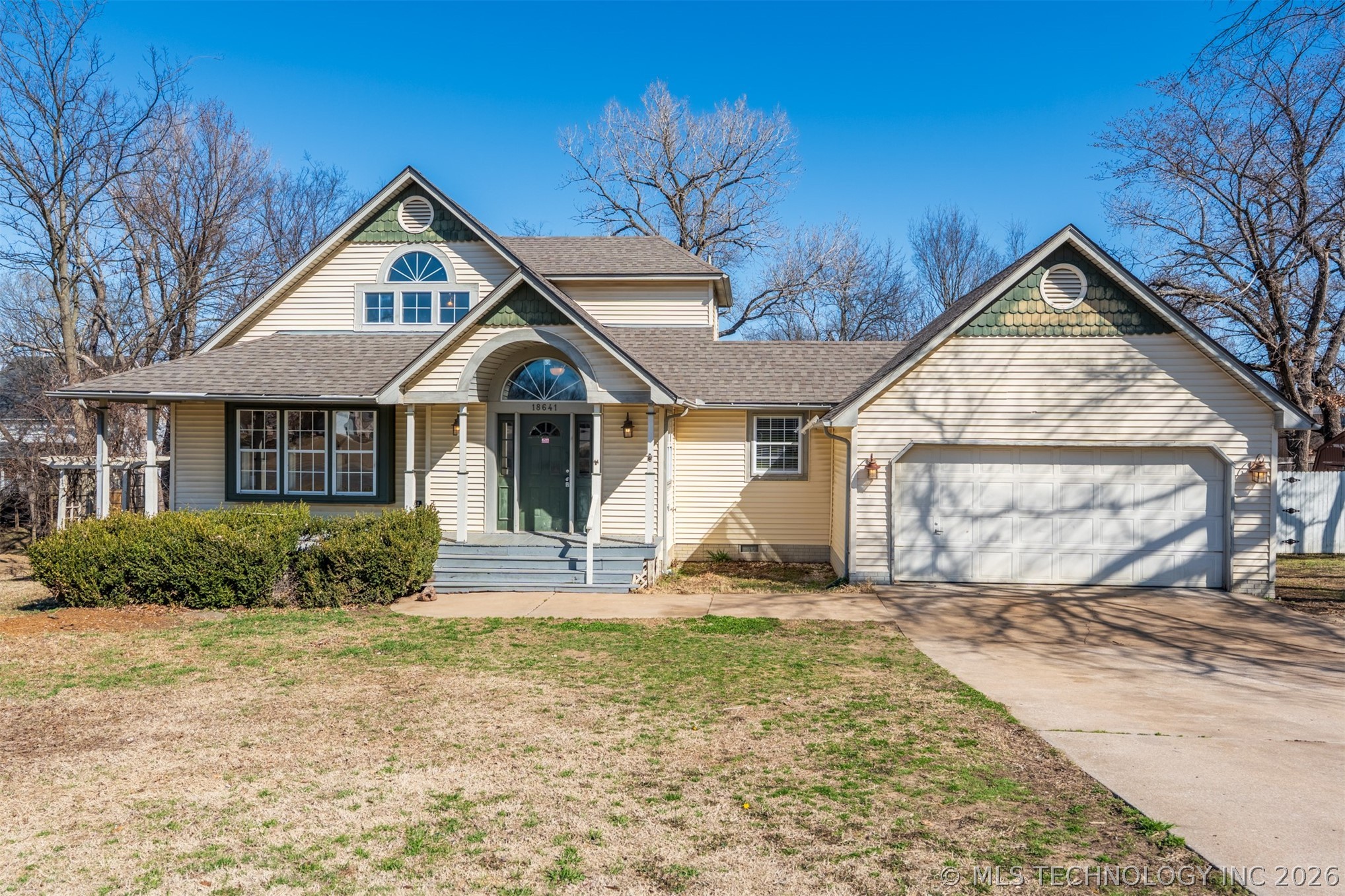 18641 Woodbriar Lane Property Photo 1
