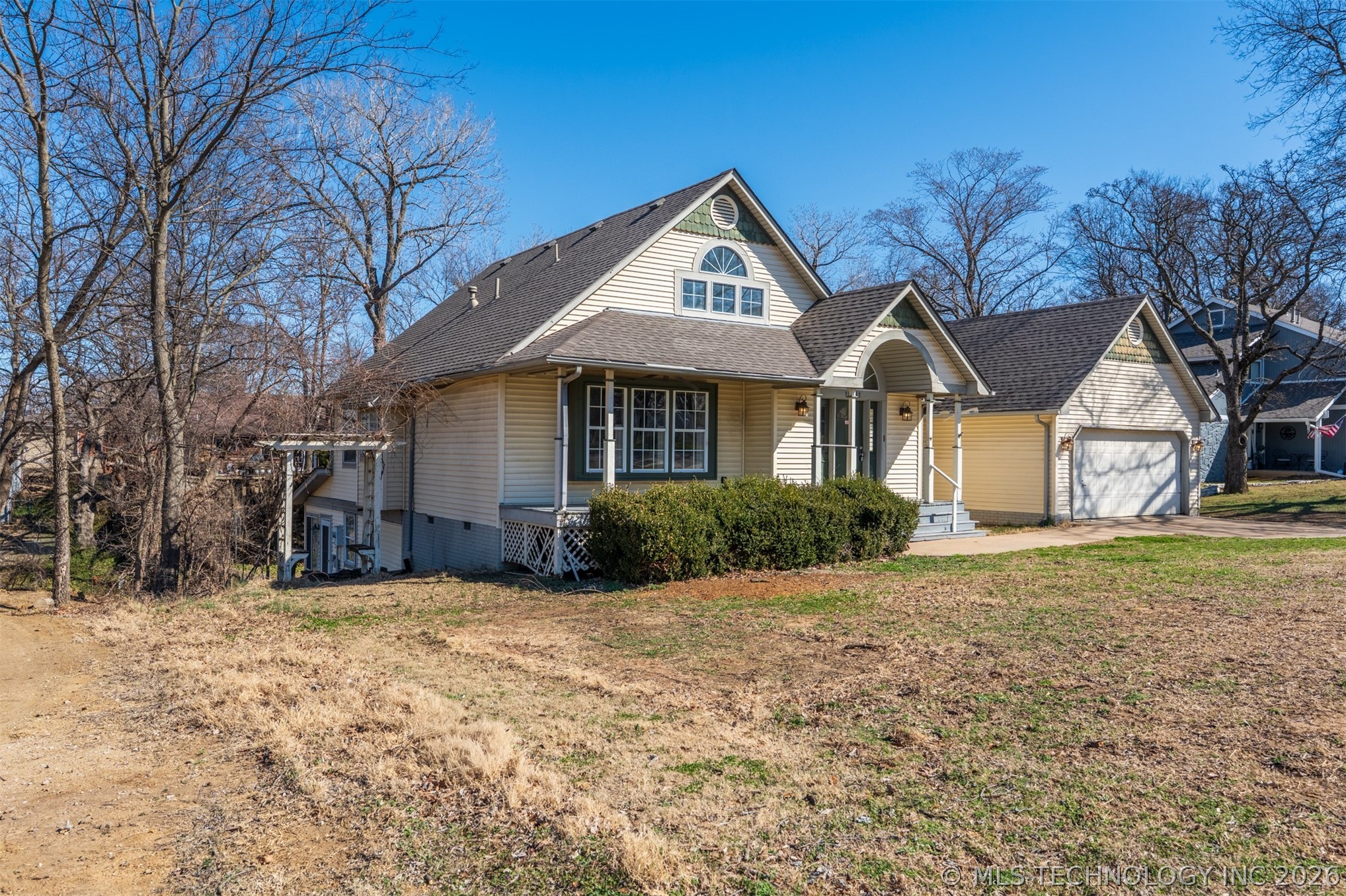18641 Woodbriar Lane Property Photo 4