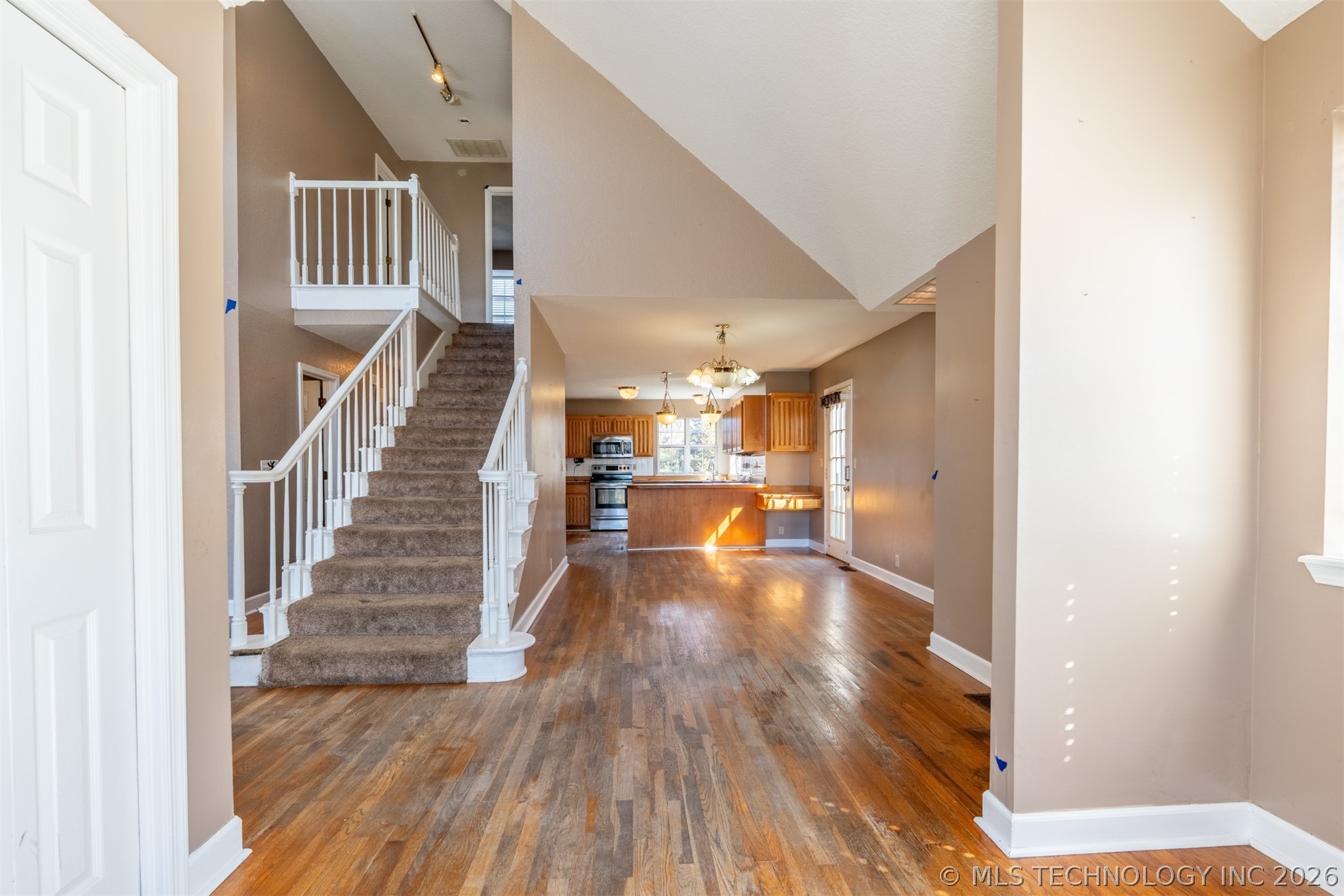 18641 Woodbriar Lane Property Photo 6