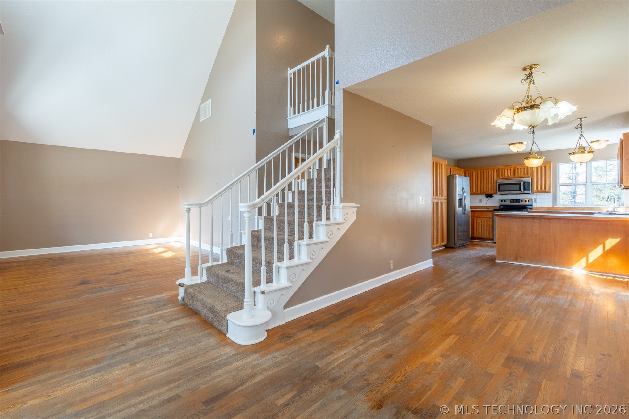 18641 Woodbriar Lane Property Photo 9