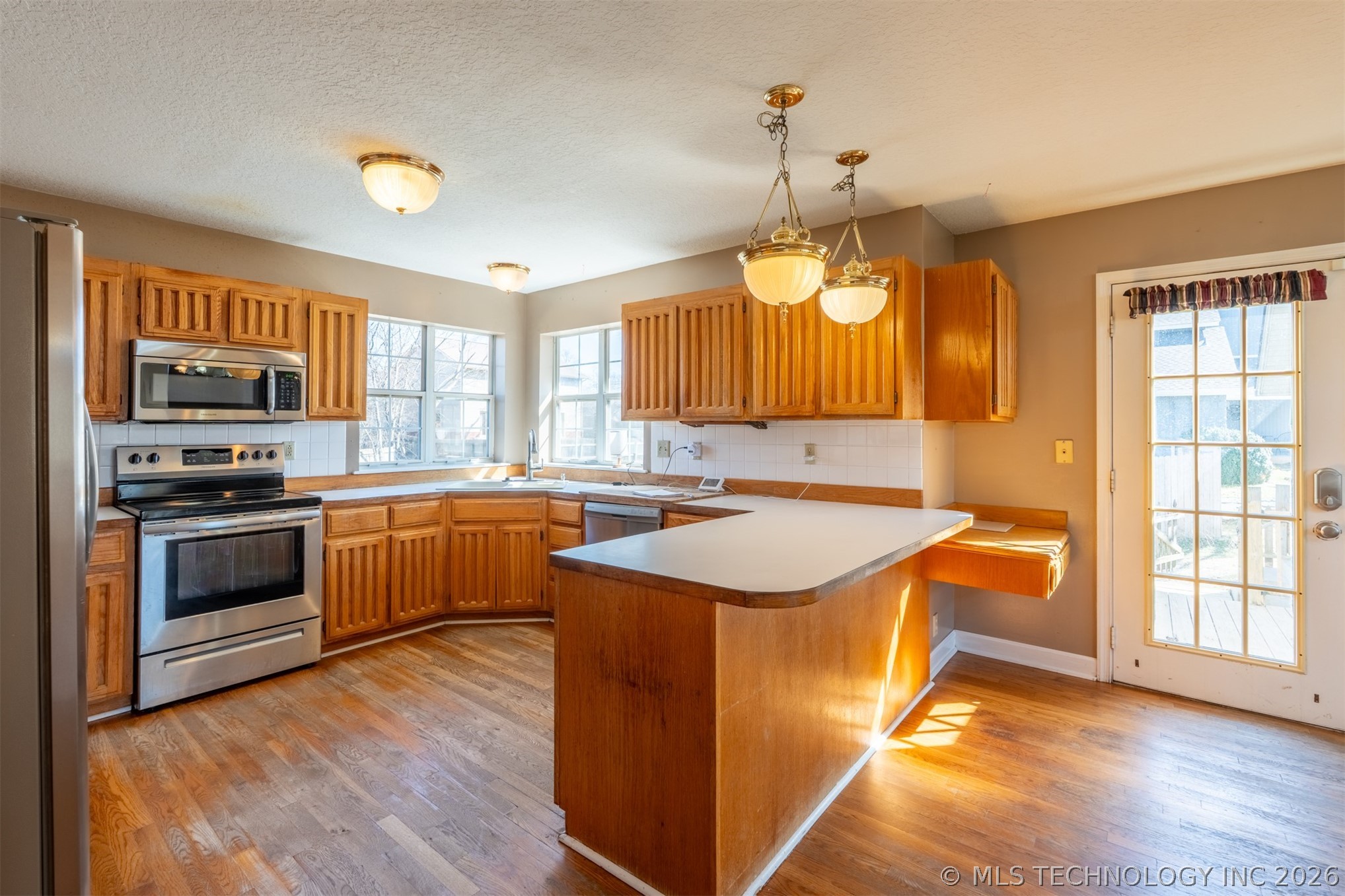 18641 Woodbriar Lane Property Photo 11