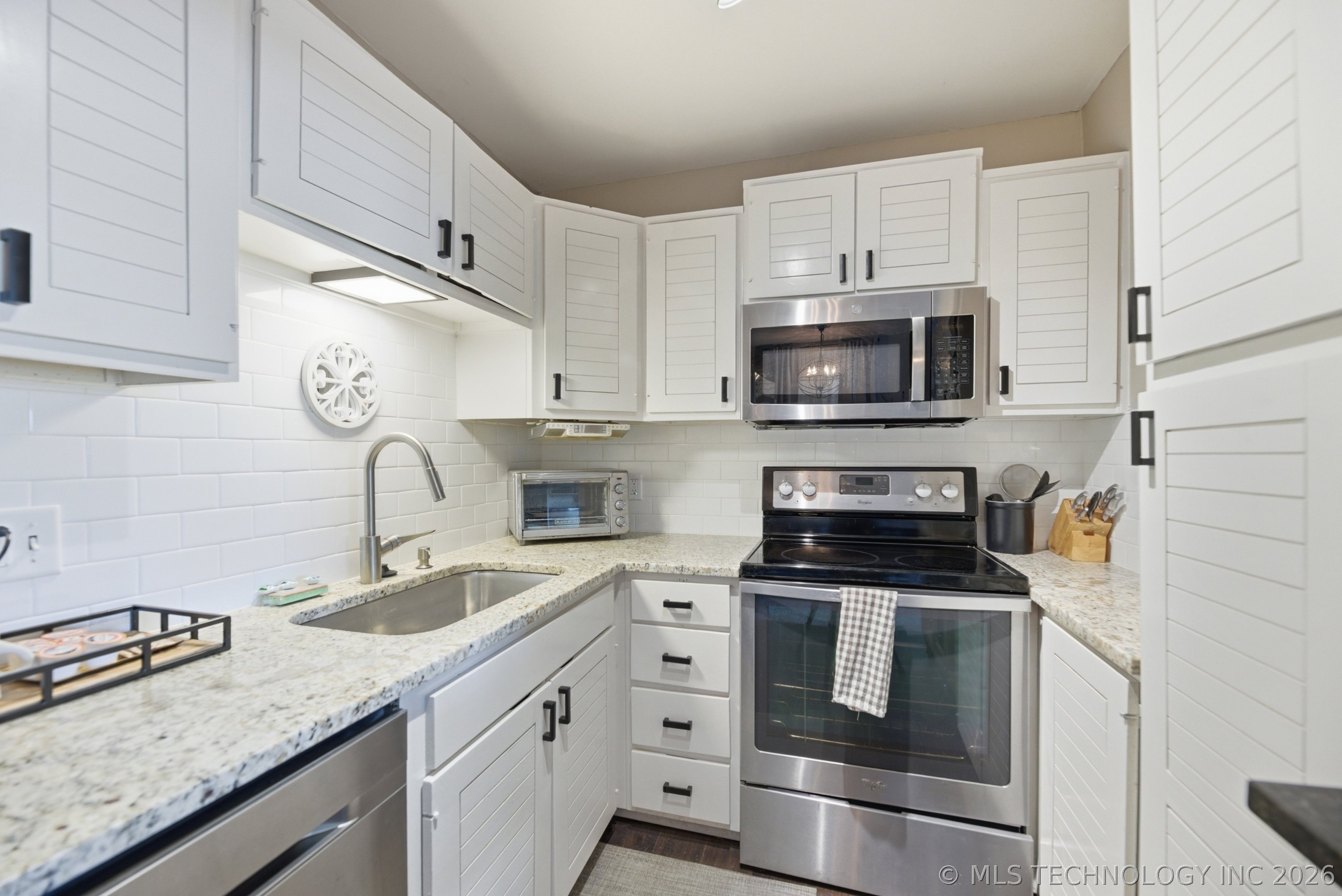 3701 Riverside Drive 6 Property Photo 5