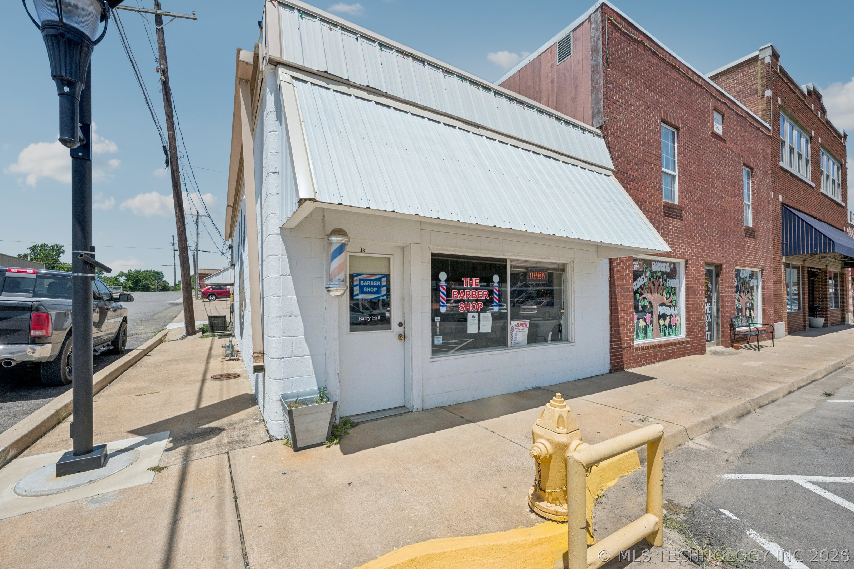 139 S Broadway Street Property Photo 2