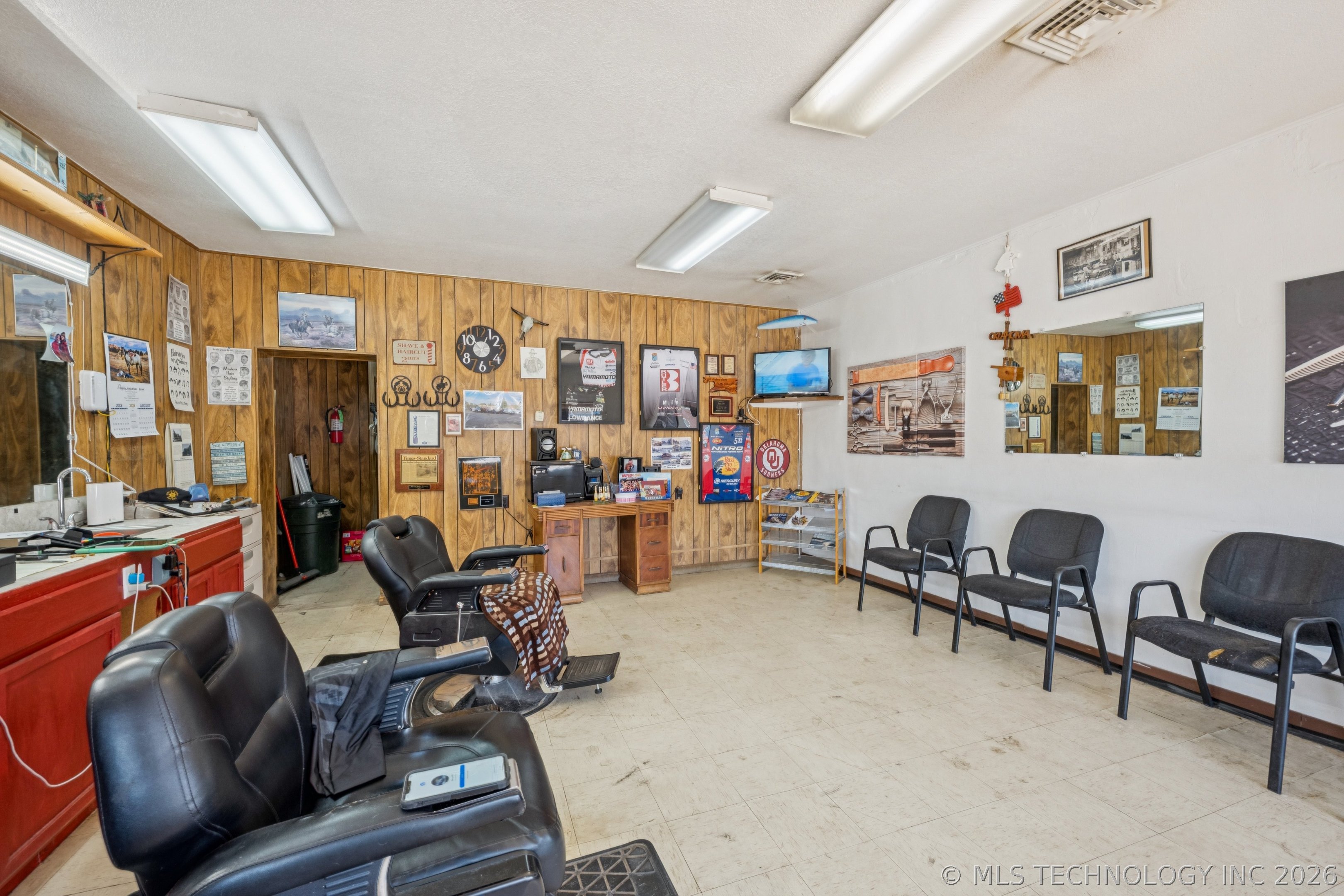 139 S Broadway Street Property Photo 3