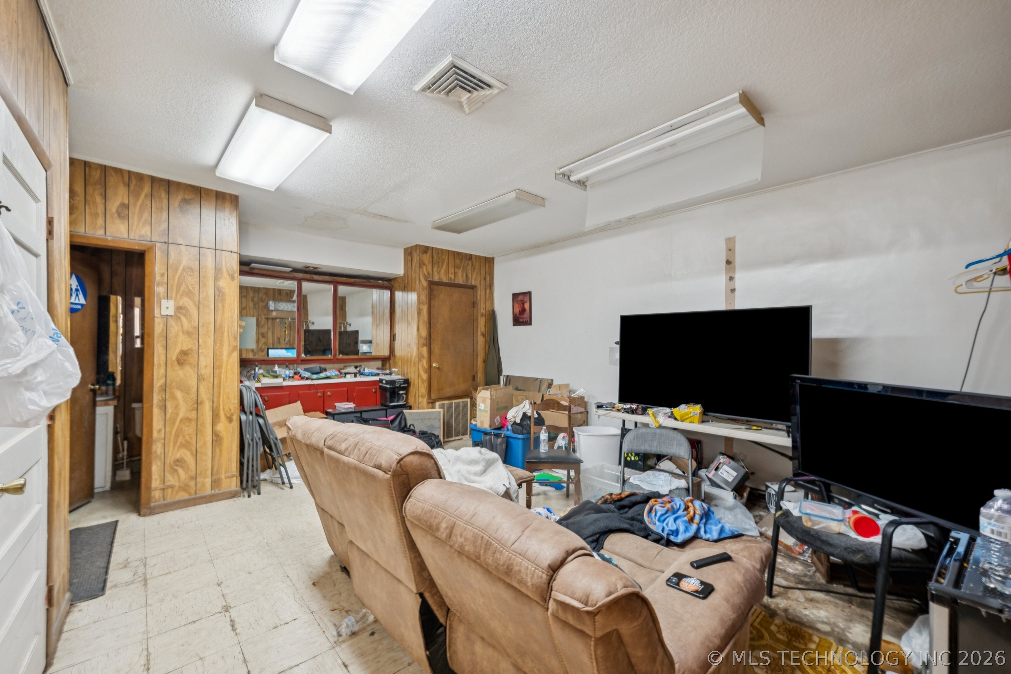 139 S Broadway Street Property Photo 8