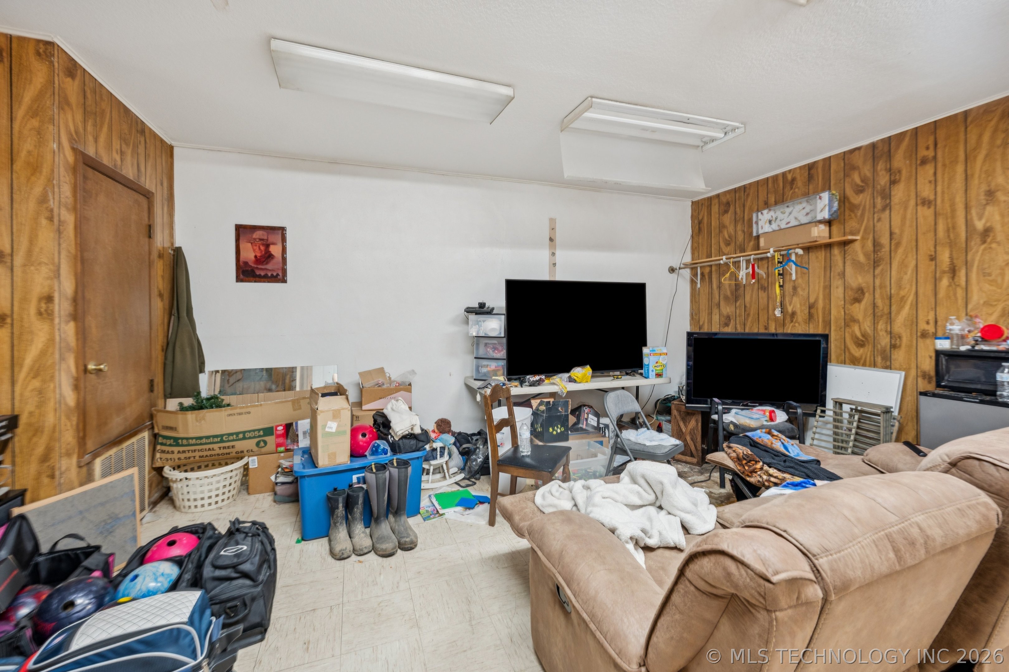 139 S Broadway Street Property Photo 9