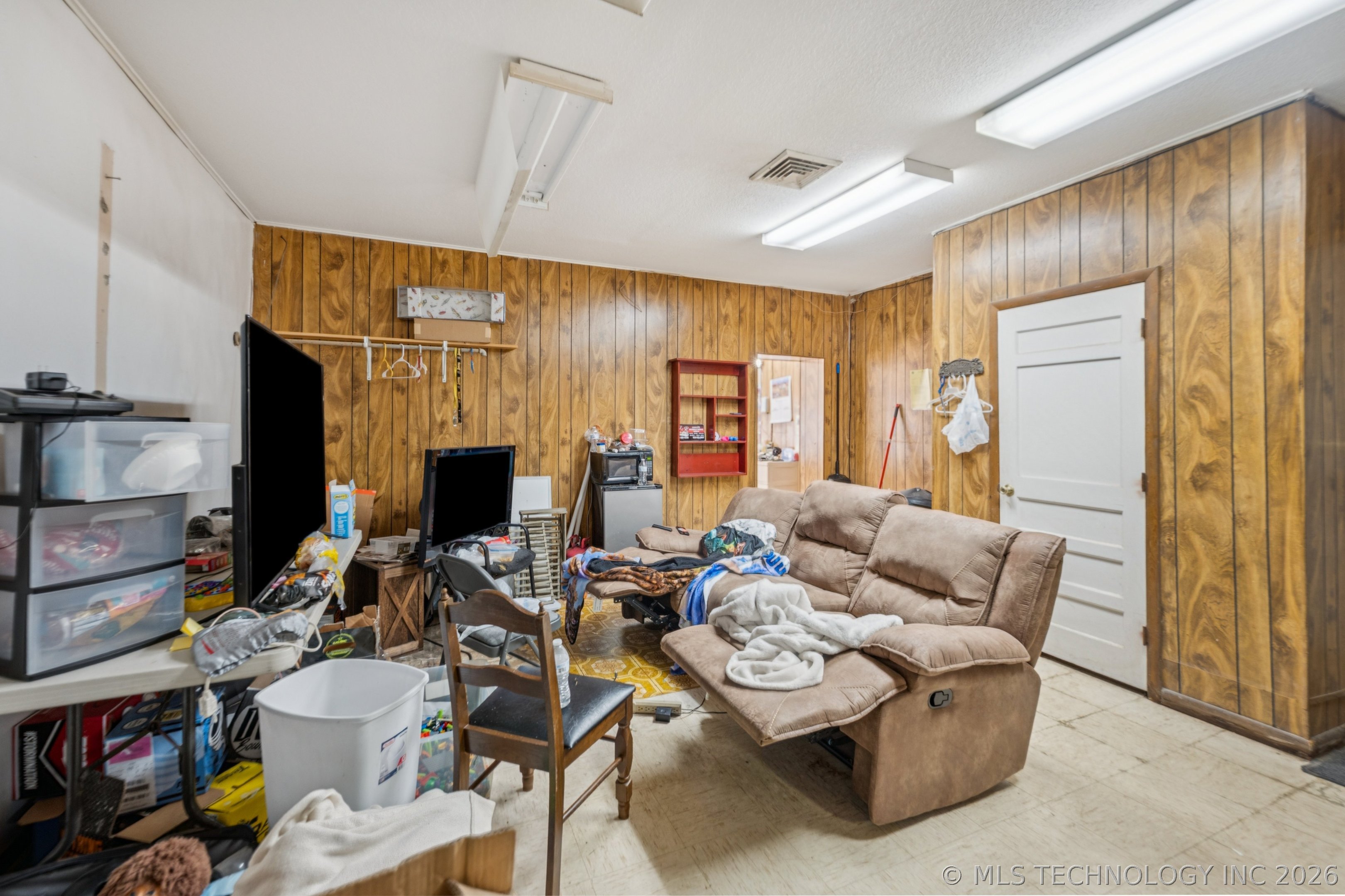 139 S Broadway Street Property Photo 10