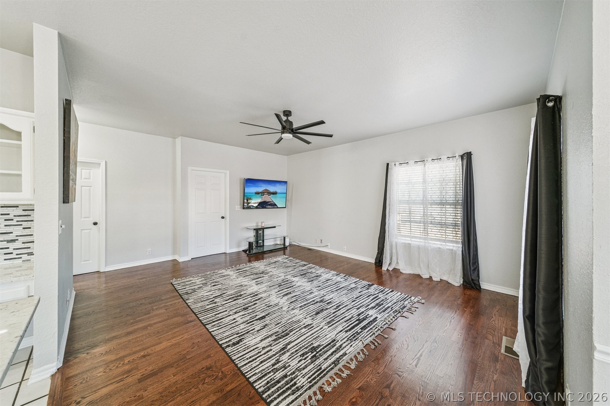 1301 N Willow Avenue Property Photo 16