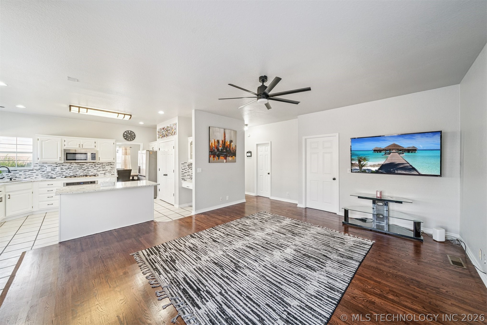 1301 N Willow Avenue Property Photo 17