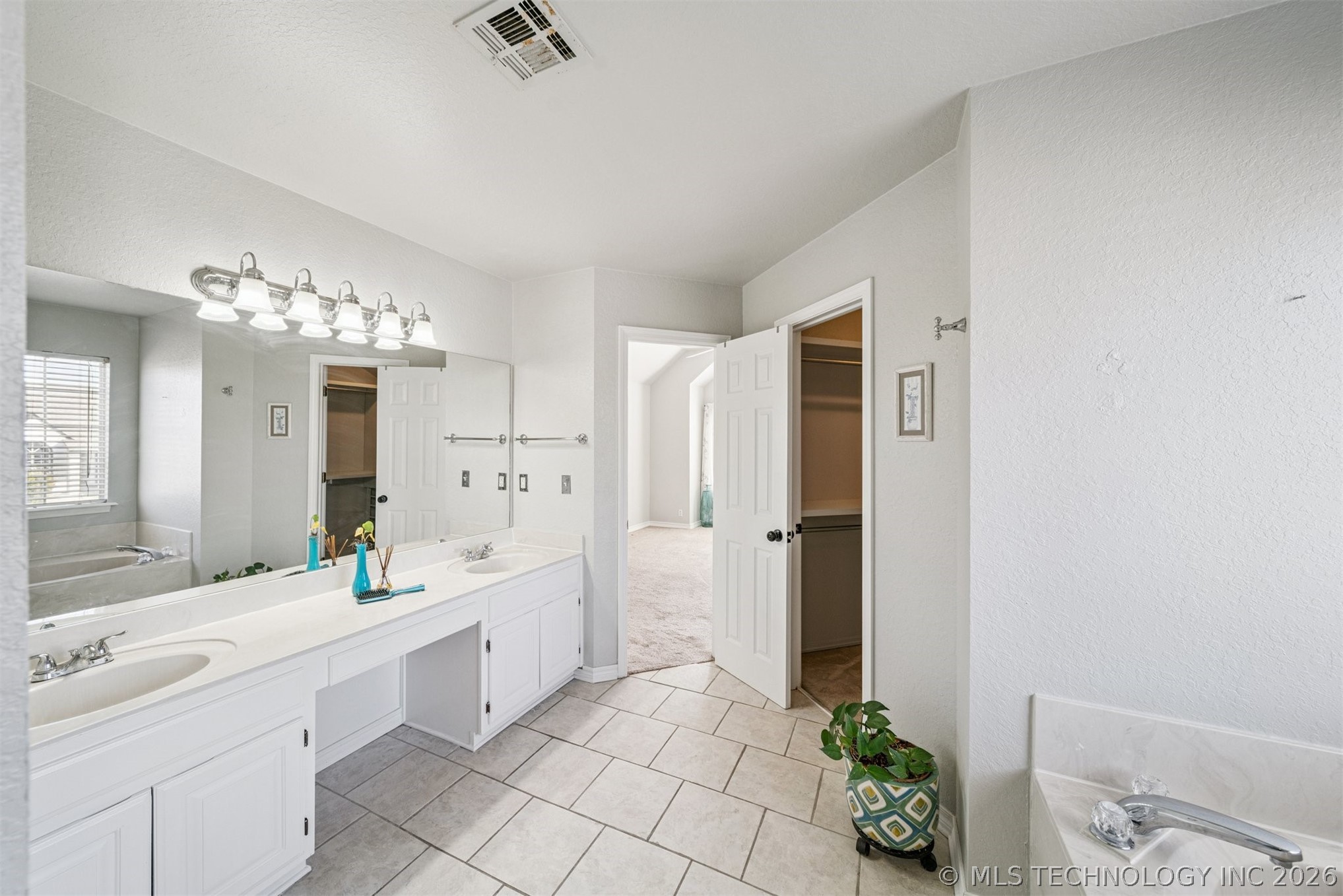 1301 N Willow Avenue Property Photo 26