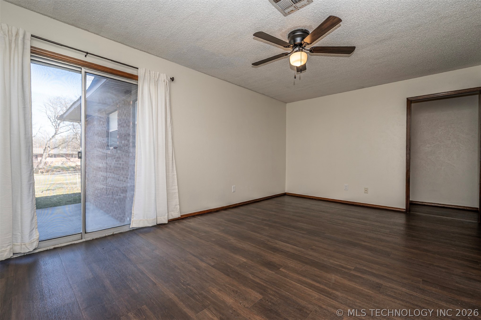 904 W 24th Street Property Photo 4