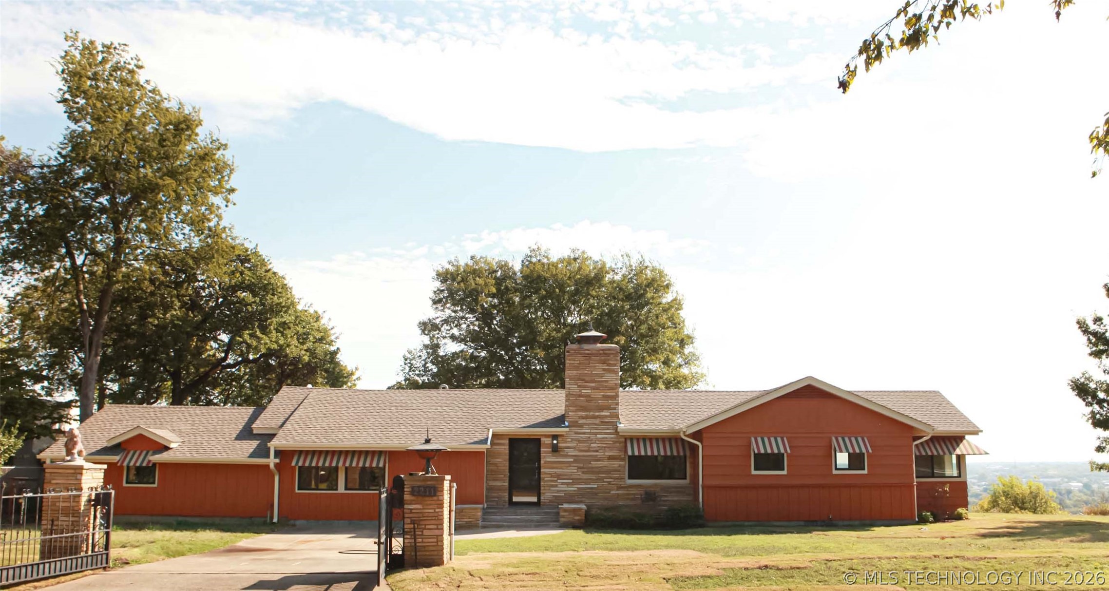 2211 N Denver Place Property Photo 1