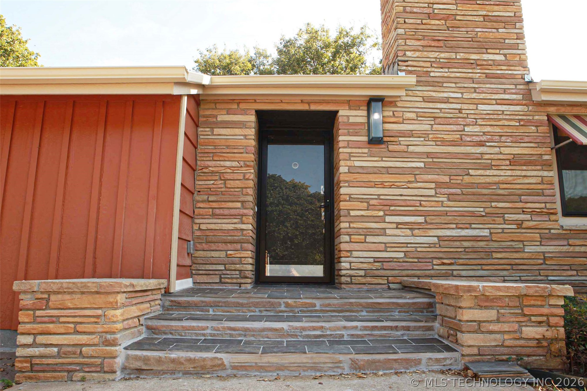 2211 N Denver Place Property Photo 4