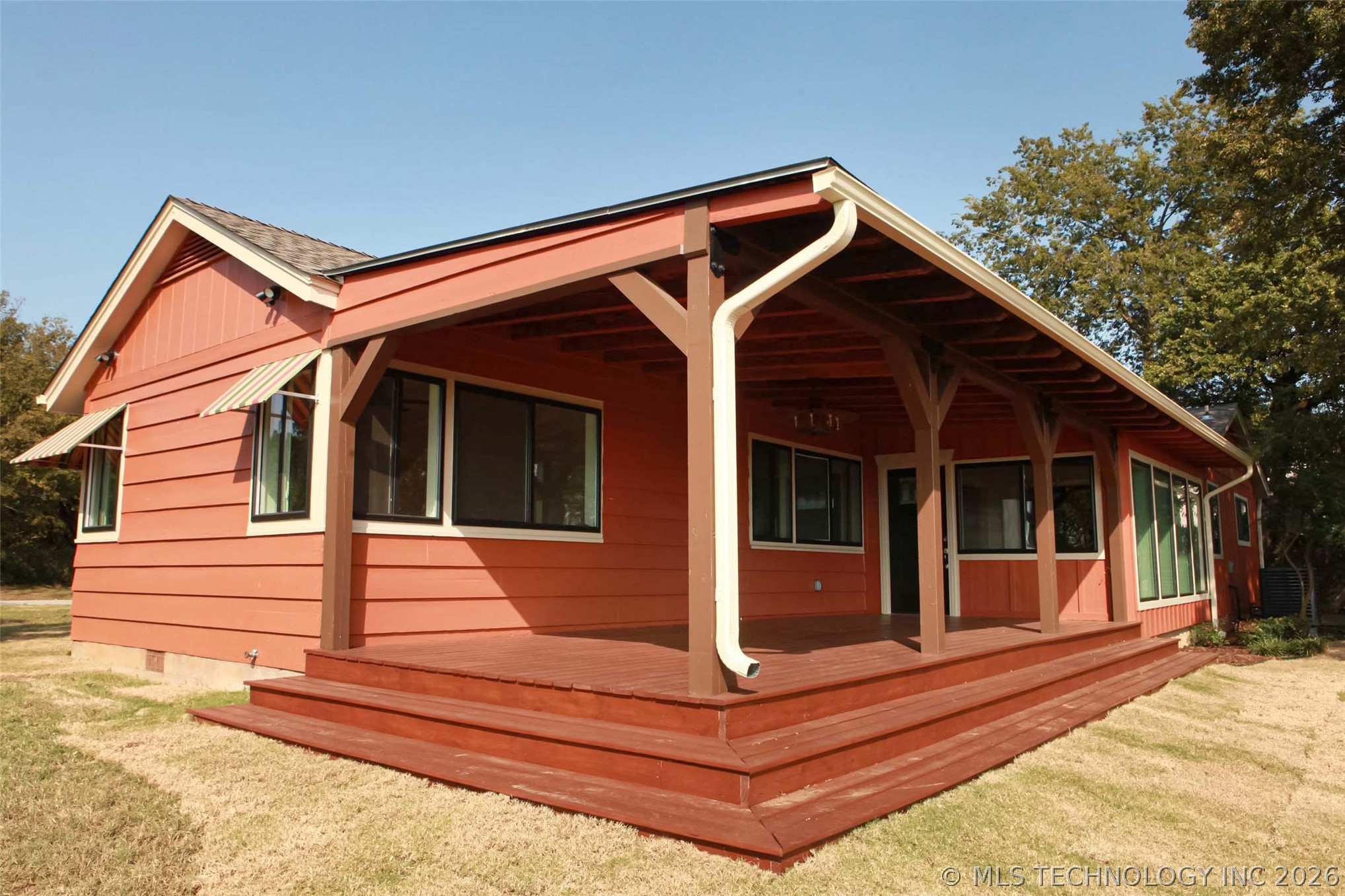 2211 N Denver Place Property Photo 5