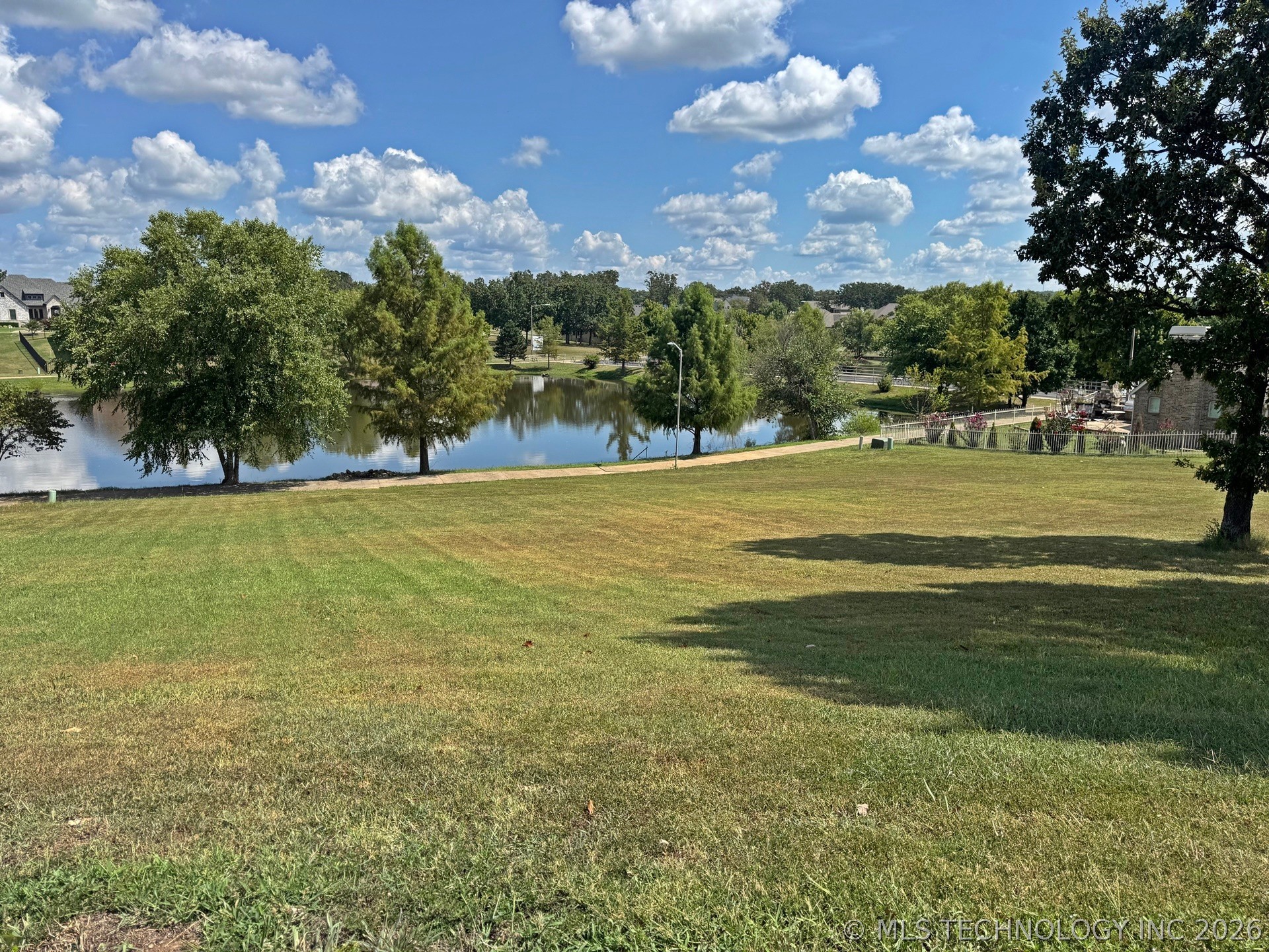 780 W Southlake Drive Property Photo 5