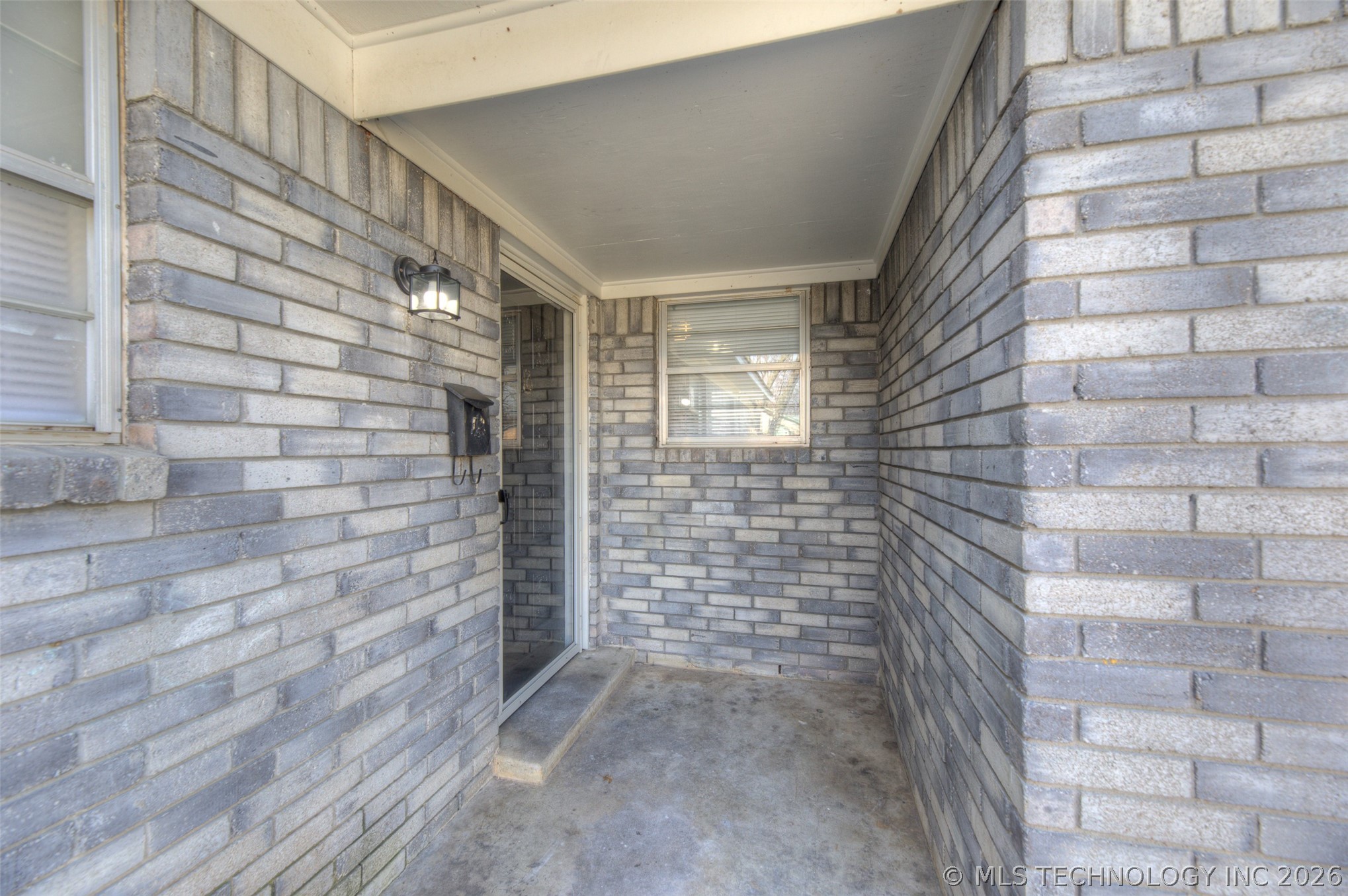 404 E 18th Street Property Photo 2