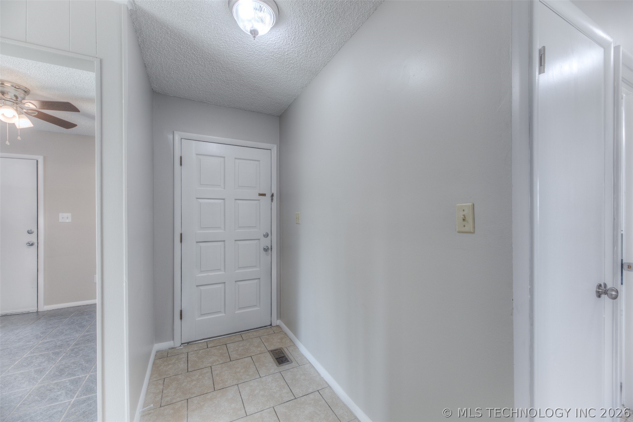 404 E 18th Street Property Photo 3