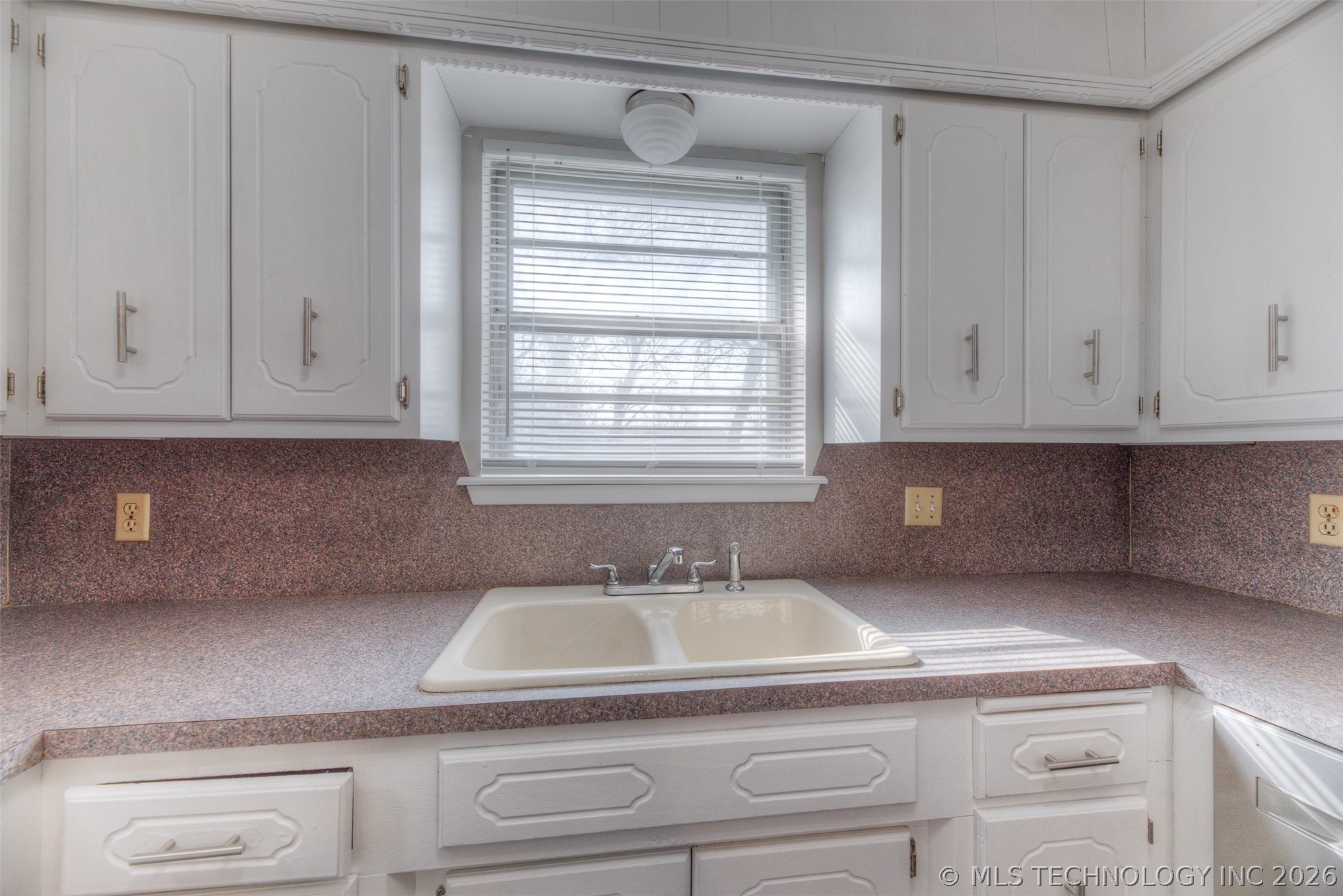 404 E 18th Street Property Photo 5