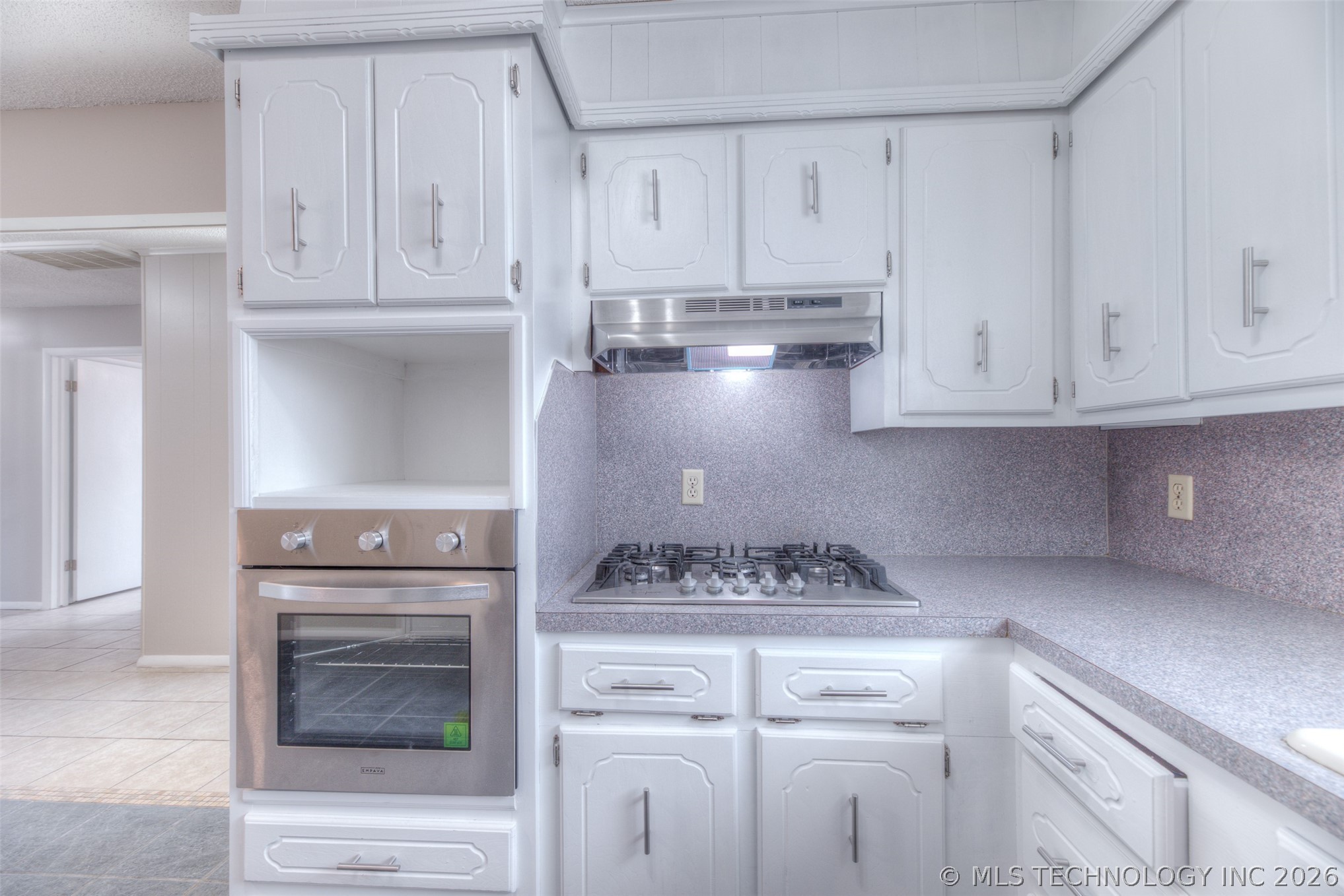 404 E 18th Street Property Photo 6