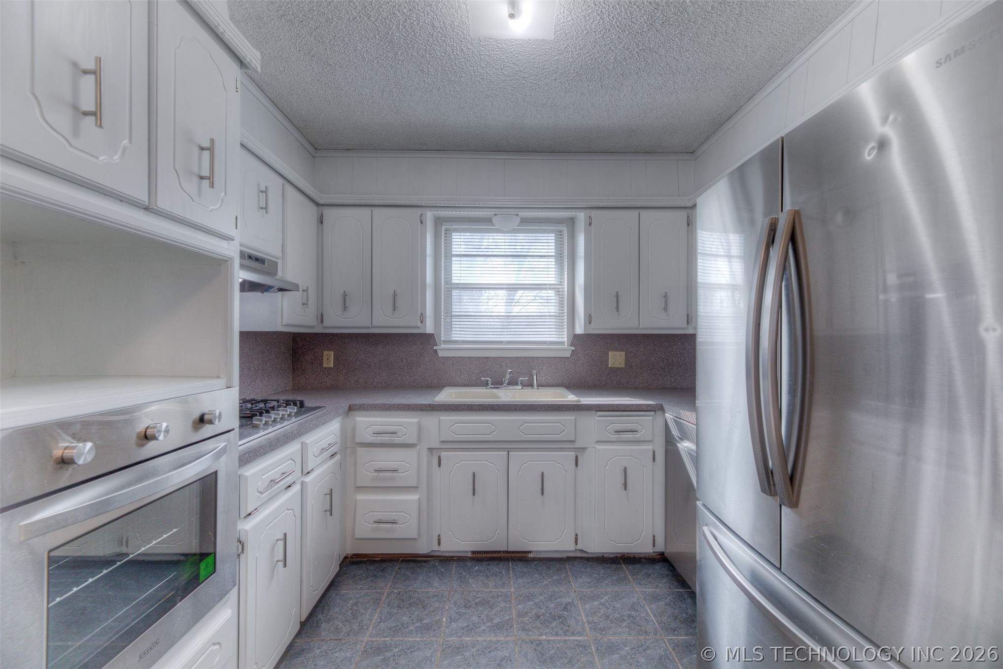 404 E 18th Street Property Photo 7