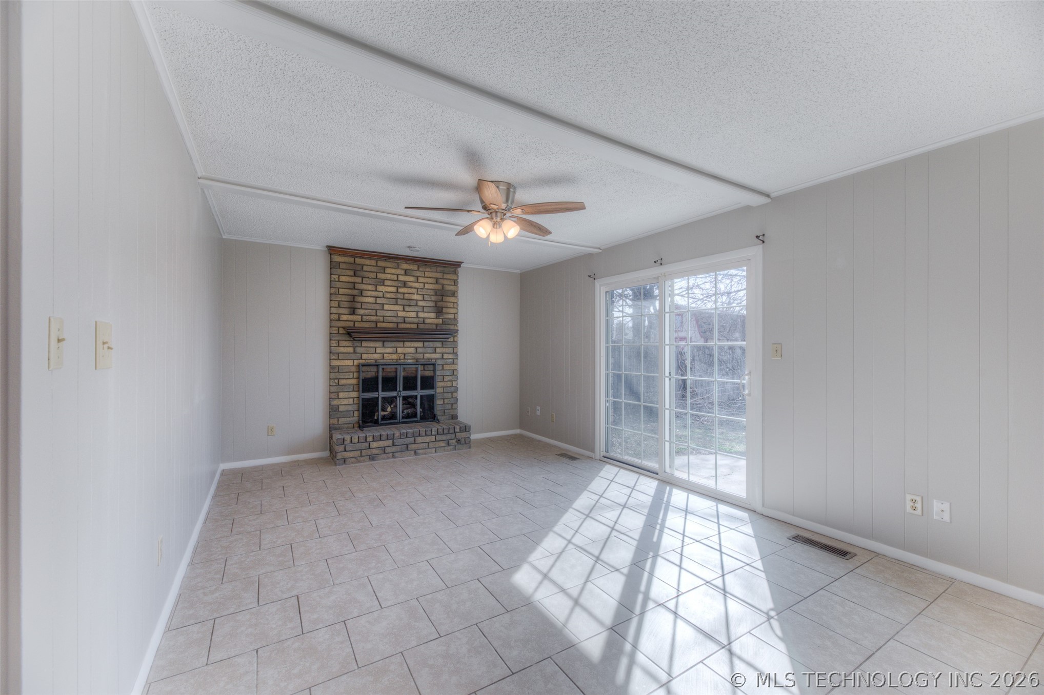 404 E 18th Street Property Photo 9