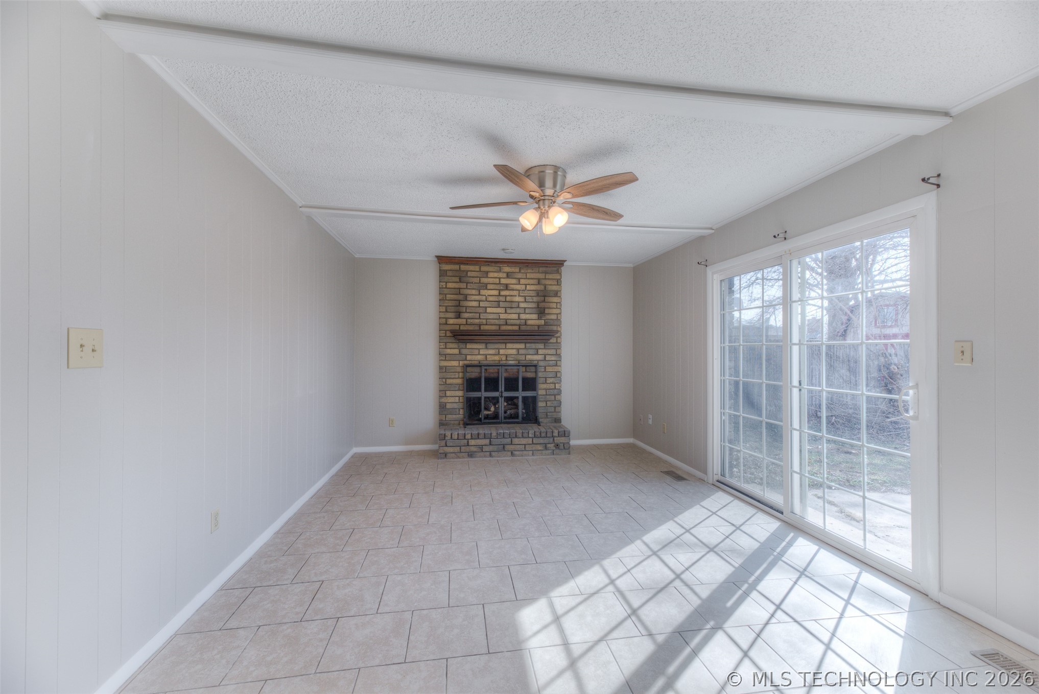 404 E 18th Street Property Photo 11
