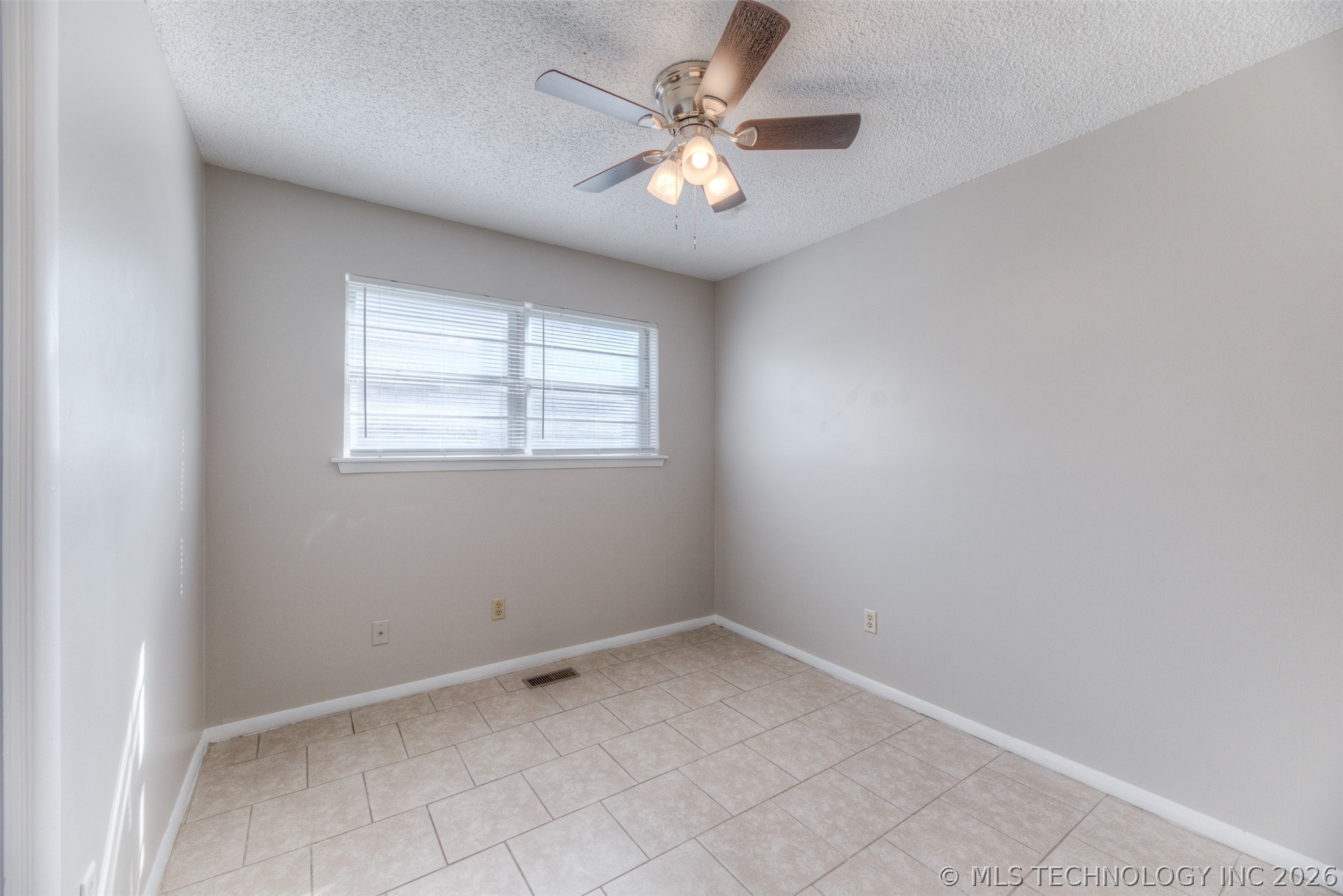 404 E 18th Street Property Photo 14