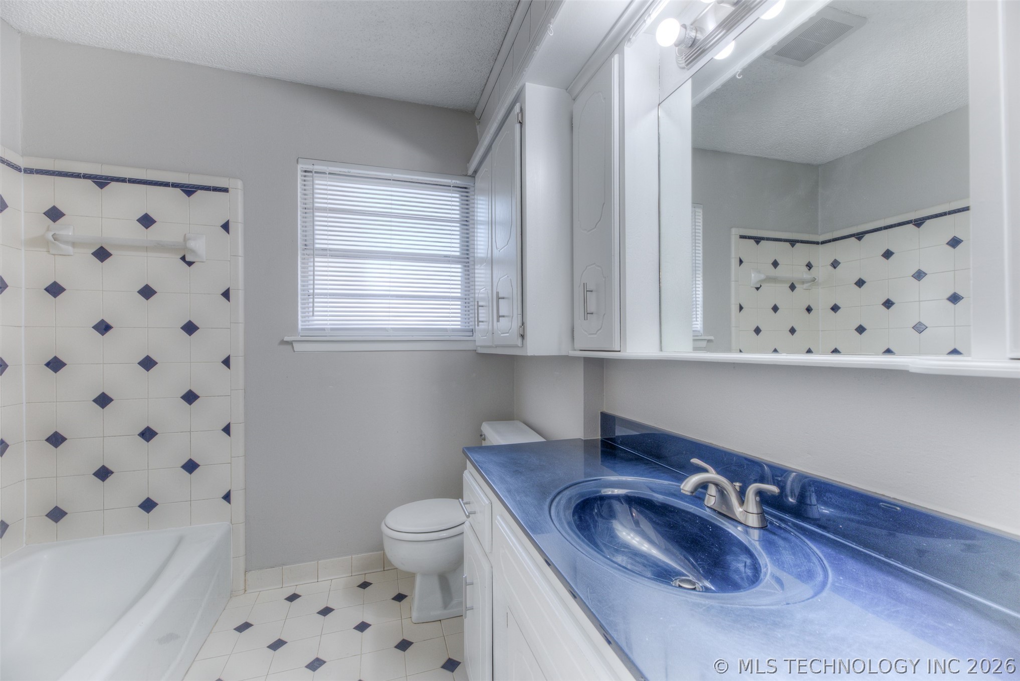 404 E 18th Street Property Photo 15
