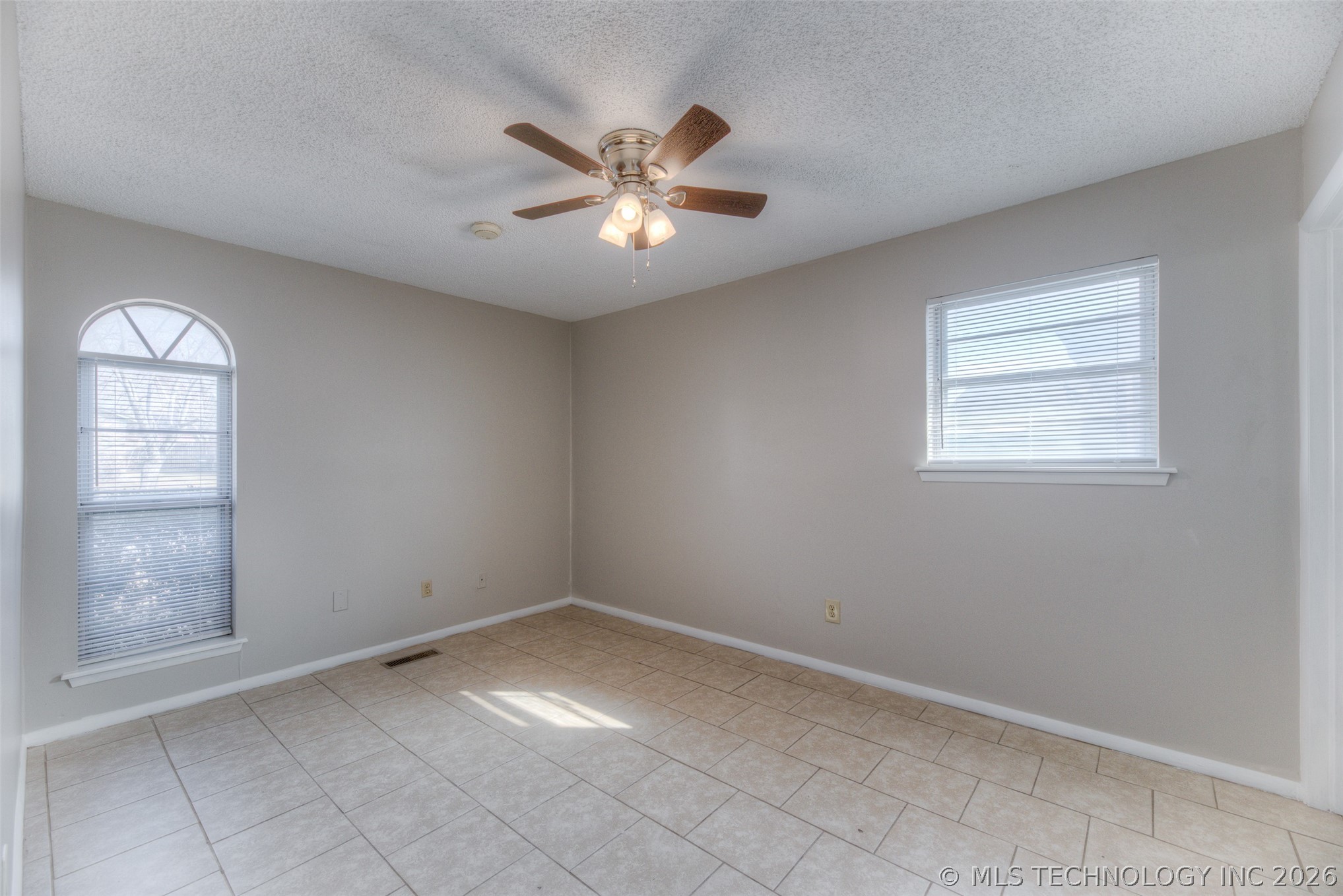 404 E 18th Street Property Photo 16
