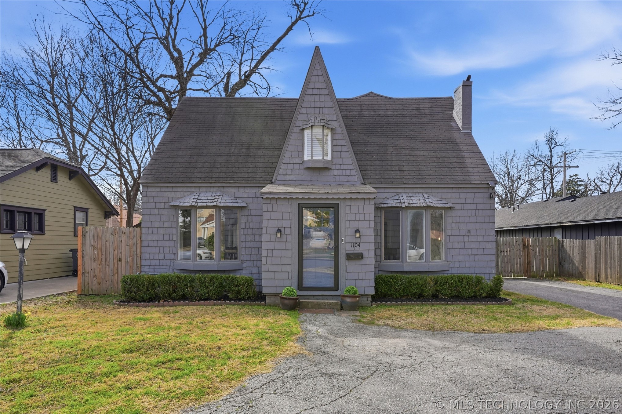 1104 E 35th Place Property Photo 1