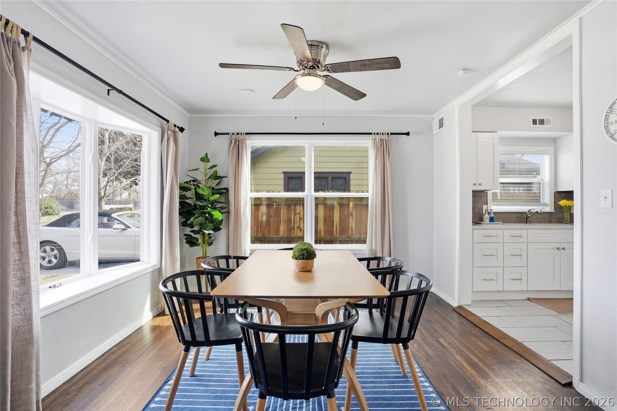 1104 E 35th Place Property Photo 10