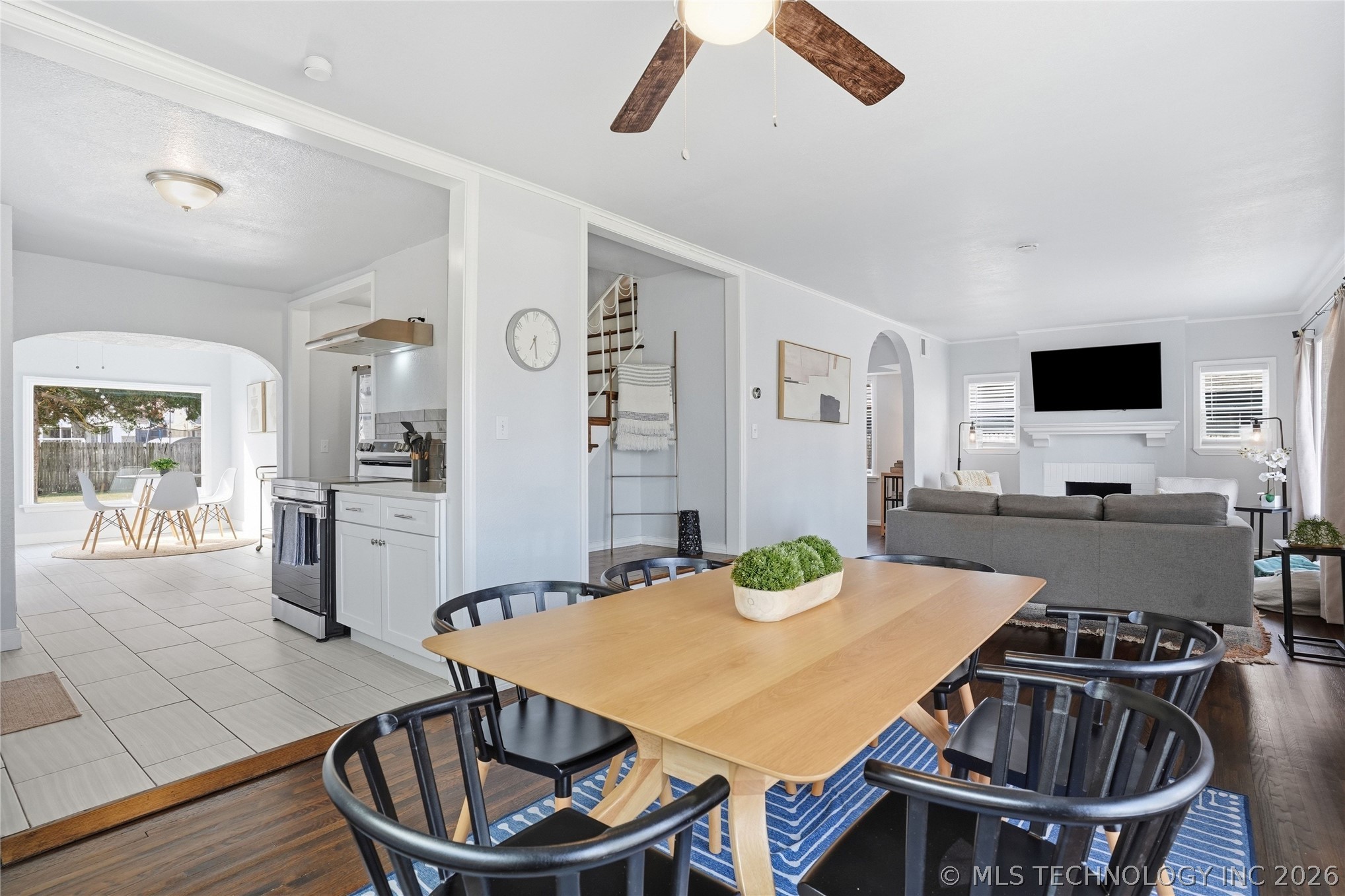 1104 E 35th Place Property Photo 14
